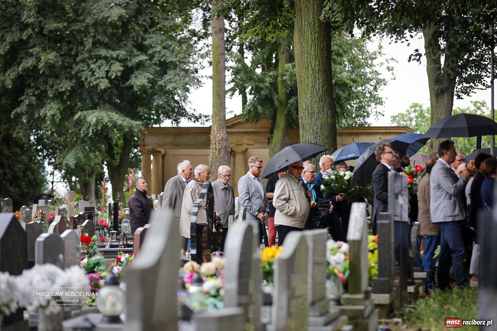Zdjęcie w galerii na portalu naszraciborz.pl: Ostatnie pożegnanie śp. Ryszarda Mularczyka na cmentarzu Jeruzalem w Raciborzu [FOTO] wiadomości z regionu