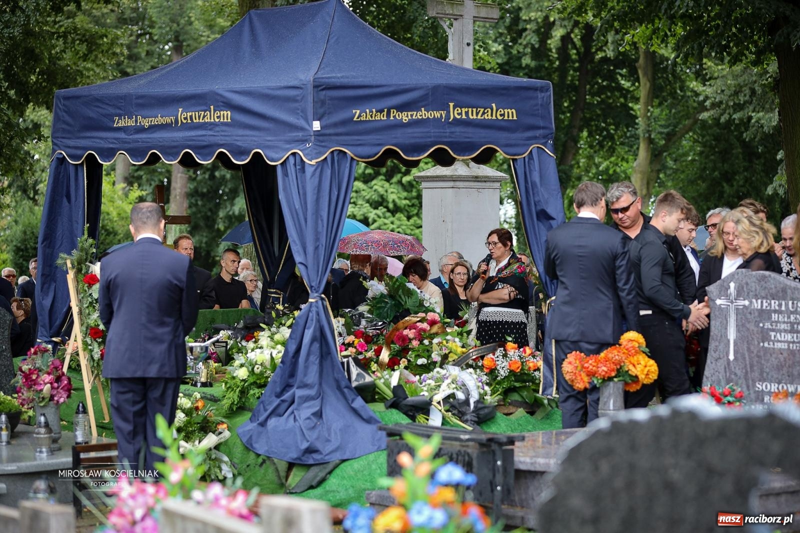 Zdjęcie w galerii na portalu naszraciborz.pl: Ostatnie pożegnanie śp. Ryszarda Mularczyka na cmentarzu Jeruzalem w Raciborzu [FOTO] wiadomości z regionu