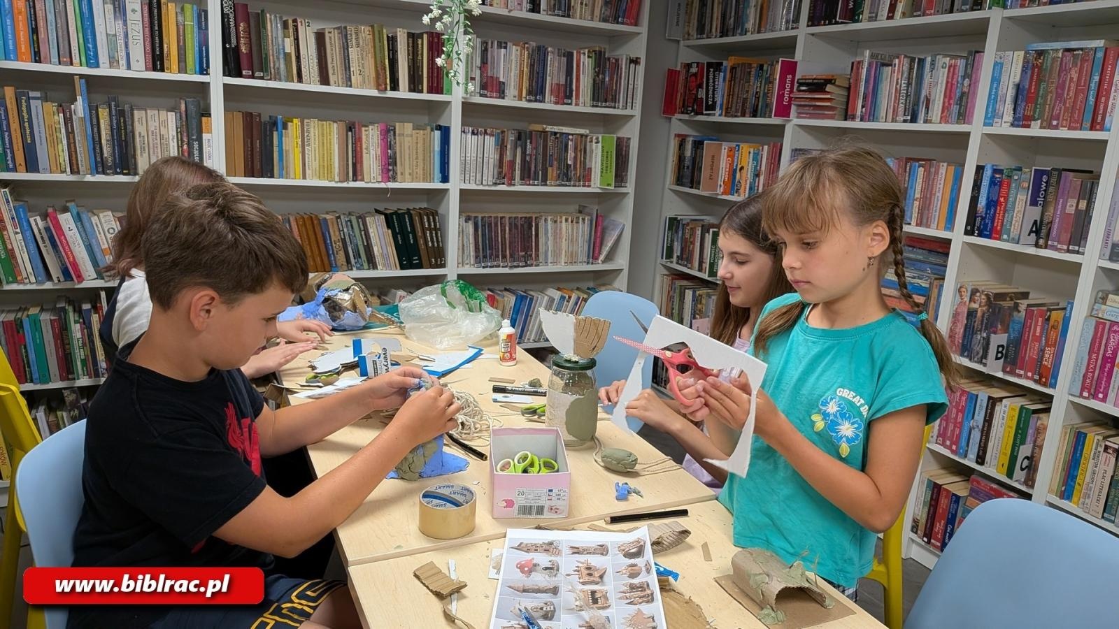 Zdjęcie w galerii na portalu naszraciborz.pl: Od literackich światów po roboty LEGO – wakacje w bibliotece wiadomości z regionu