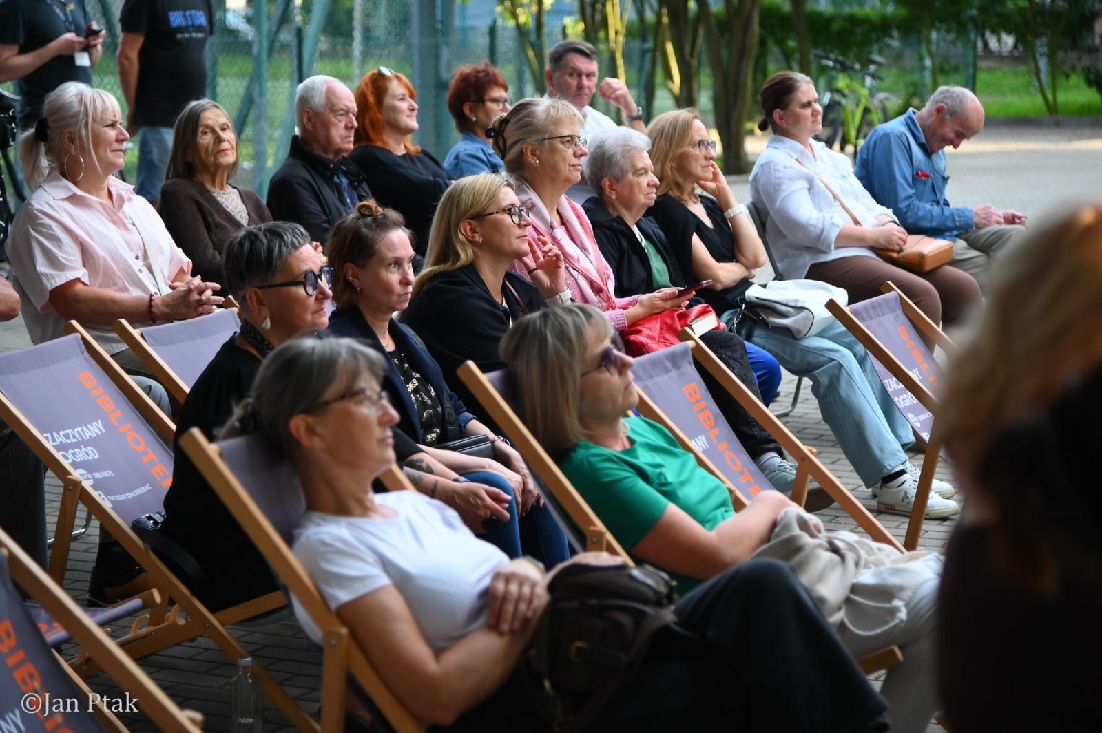 Zdjęcie w galerii na portalu naszraciborz.pl: Letni Teatr na Schodach powrócił. Aleksander Talkowski oczarował publiczność koncertem Będziesz moją Panią wiadomości z regionu