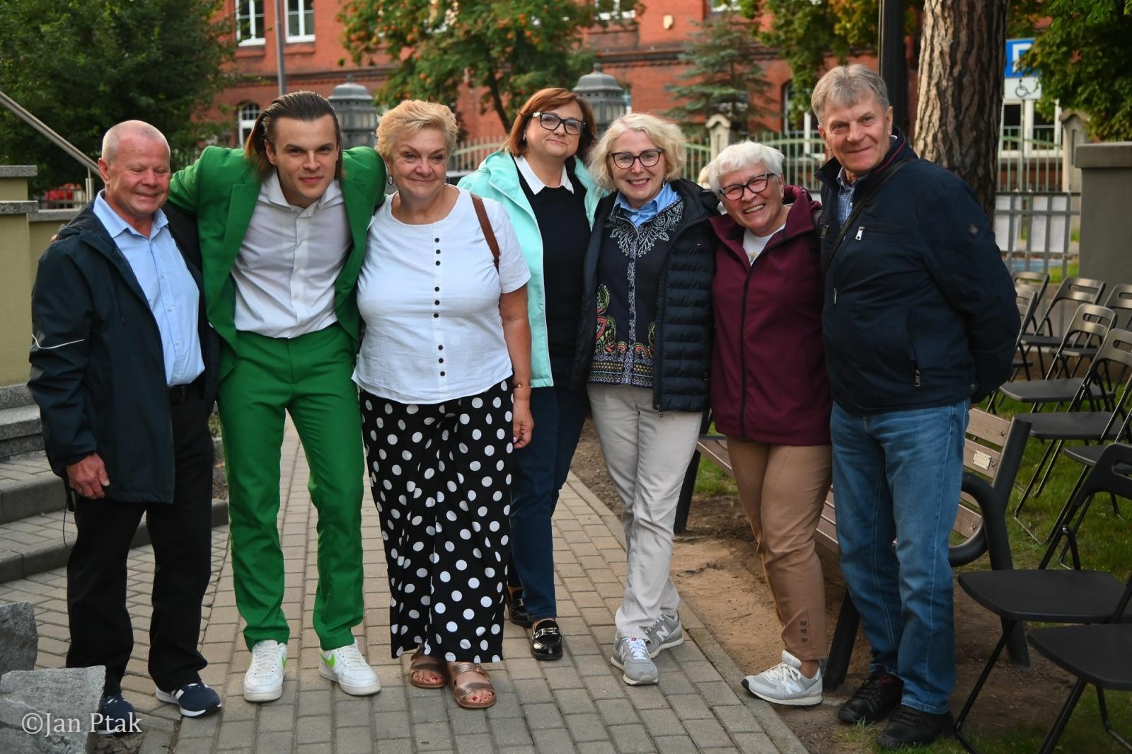 Zdjęcie w galerii na portalu naszraciborz.pl: Letni Teatr na Schodach powrócił. Aleksander Talkowski oczarował publiczność koncertem Będziesz moją Panią wiadomości z regionu