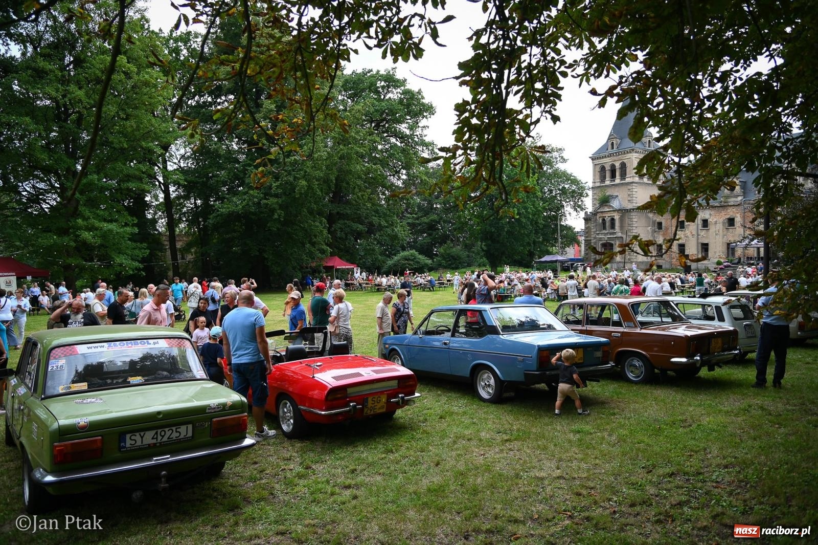 Zdjęcie w galerii na portalu naszraciborz.pl: Krowiarki przeżyły oblężenie. Włoska odsłona Fanny Days ściągnęła tysiące ludzi [FOTO i WIDEO] wiadomości z regionu