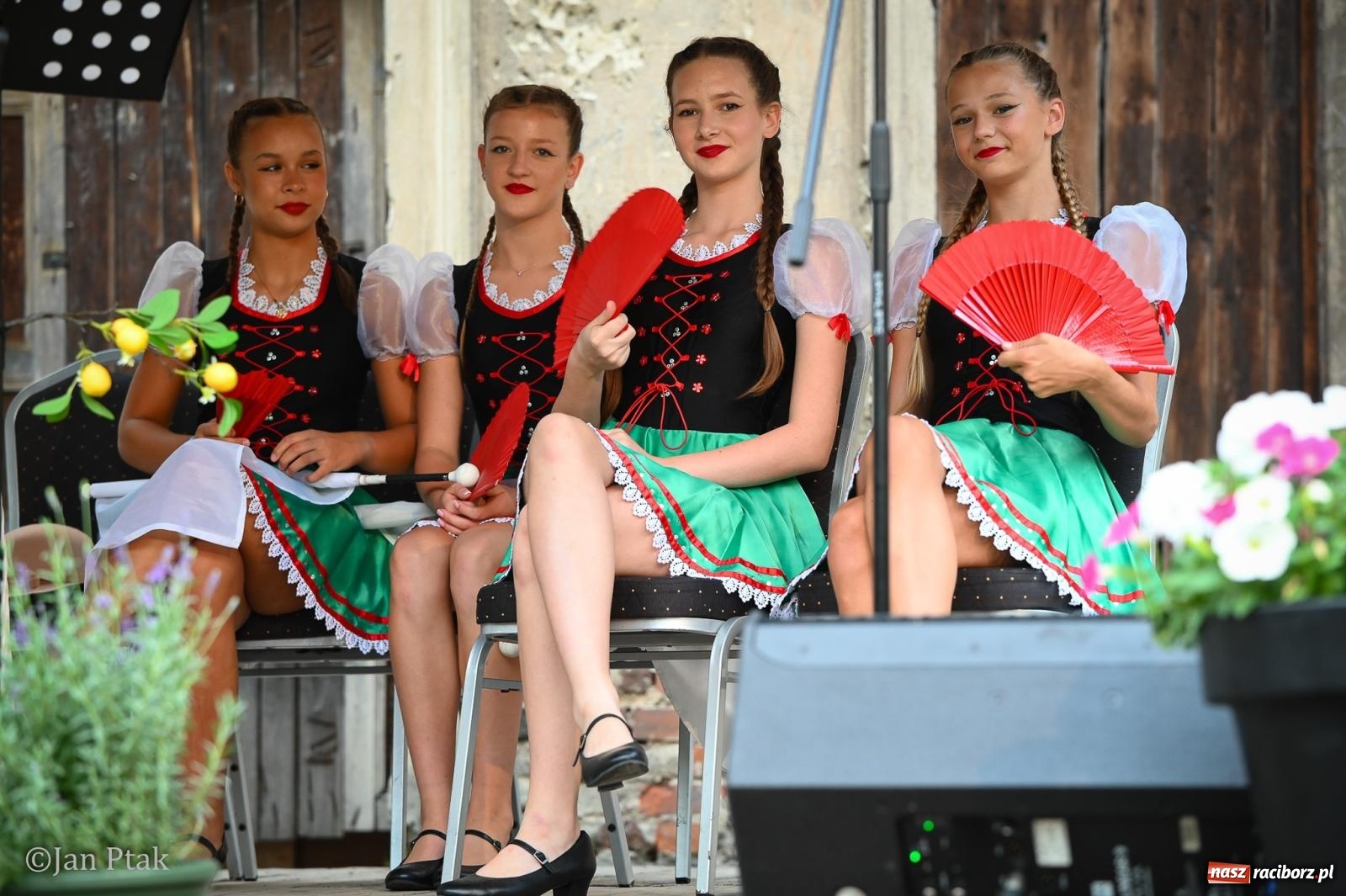 Zdjęcie w galerii na portalu naszraciborz.pl: Krowiarki przeżyły oblężenie. Włoska odsłona Fanny Days ściągnęła tysiące ludzi [FOTO i WIDEO] wiadomości z regionu