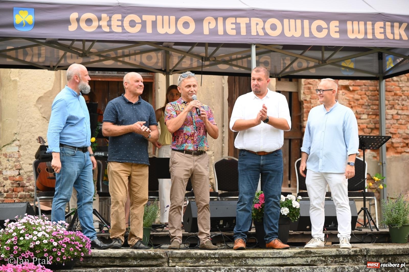 Zdjęcie w galerii na portalu naszraciborz.pl: Krowiarki przeżyły oblężenie. Włoska odsłona Fanny Days ściągnęła tysiące ludzi [FOTO i WIDEO] wiadomości z regionu