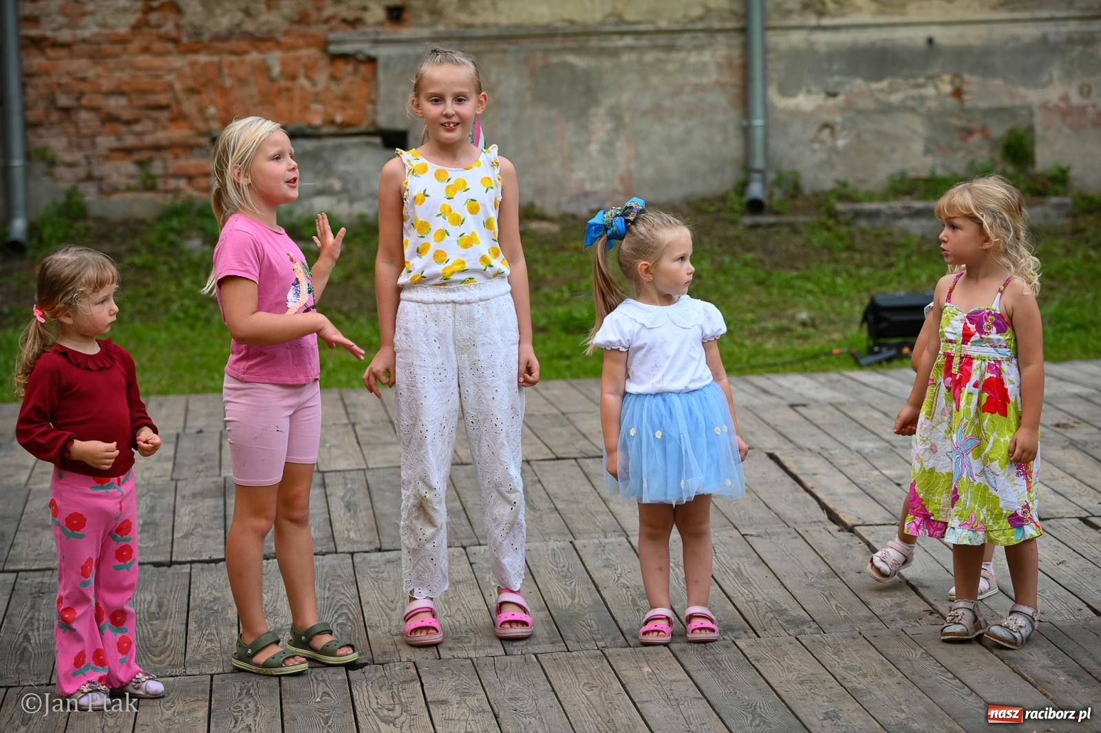 Zdjęcie w galerii na portalu naszraciborz.pl: Krowiarki przeżyły oblężenie. Włoska odsłona Fanny Days ściągnęła tysiące ludzi [FOTO i WIDEO] wiadomości z regionu