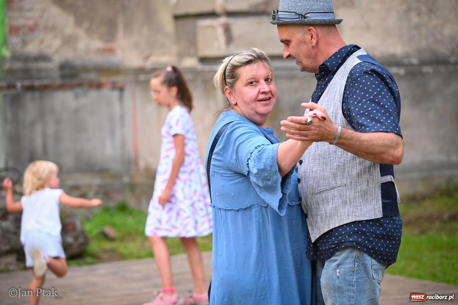 Zdjęcie w galerii na portalu naszraciborz.pl: Krowiarki przeżyły oblężenie. Włoska odsłona Fanny Days ściągnęła tysiące ludzi [FOTO i WIDEO] wiadomości z regionu