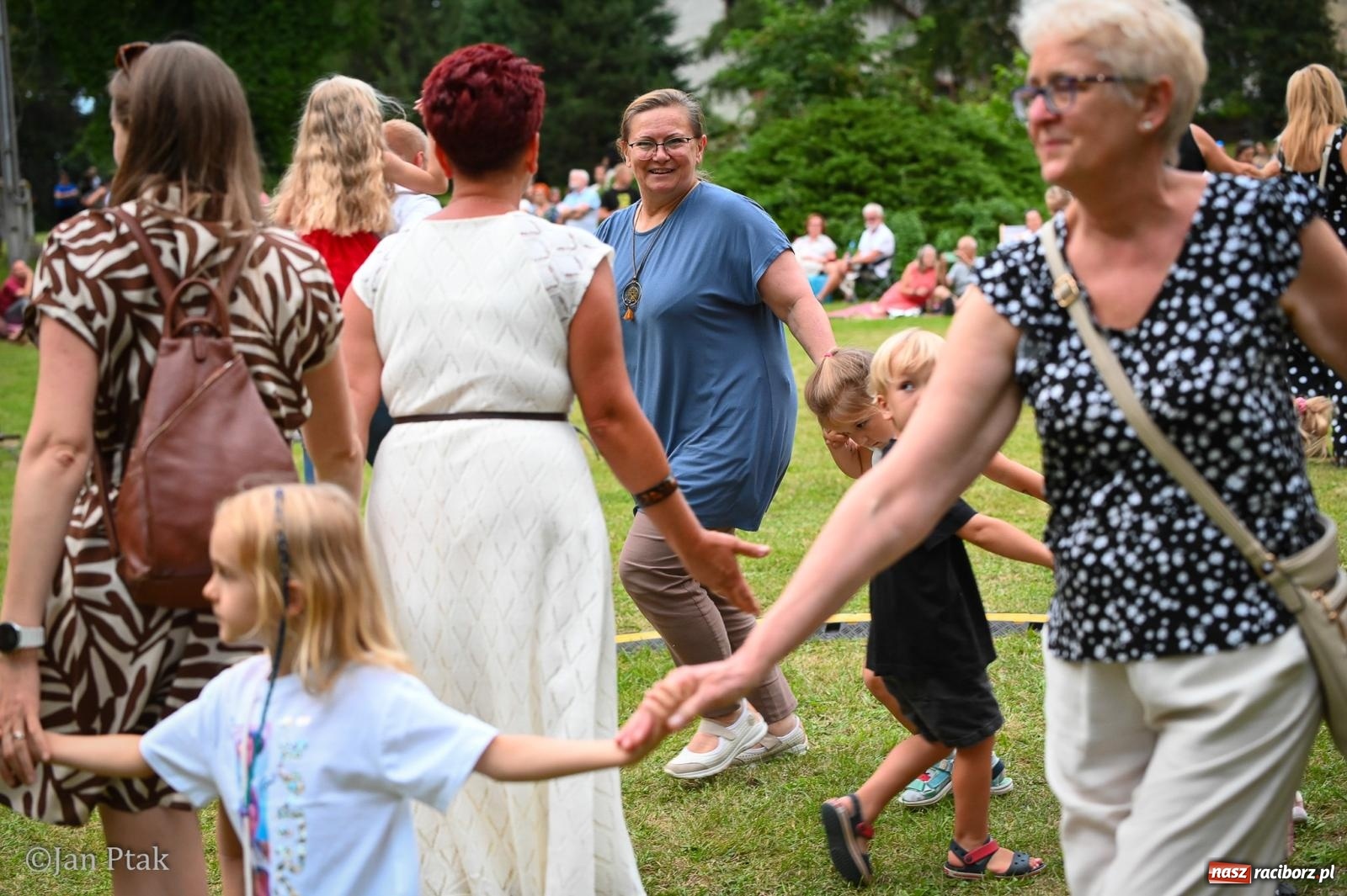 Zdjęcie w galerii na portalu naszraciborz.pl: Krowiarki przeżyły oblężenie. Włoska odsłona Fanny Days ściągnęła tysiące ludzi [FOTO i WIDEO] wiadomości z regionu