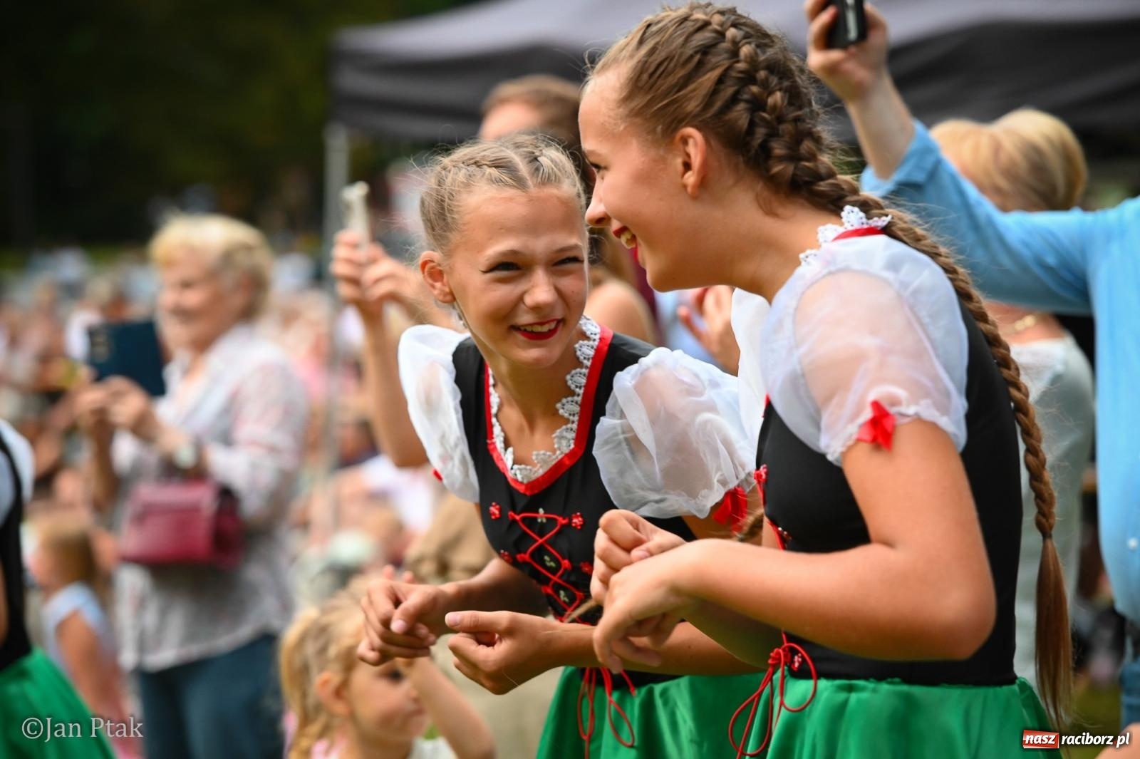 Zdjęcie w galerii na portalu naszraciborz.pl: Krowiarki przeżyły oblężenie. Włoska odsłona Fanny Days ściągnęła tysiące ludzi [FOTO i WIDEO] wiadomości z regionu