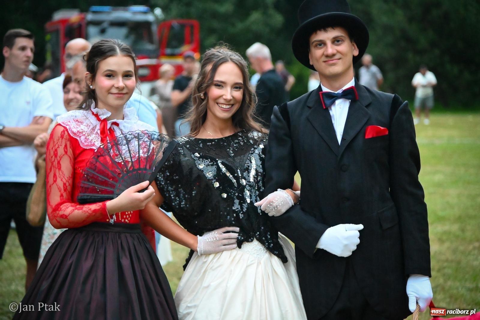 Zdjęcie w galerii na portalu naszraciborz.pl: Krowiarki przeżyły oblężenie. Włoska odsłona Fanny Days ściągnęła tysiące ludzi [FOTO i WIDEO] wiadomości z regionu