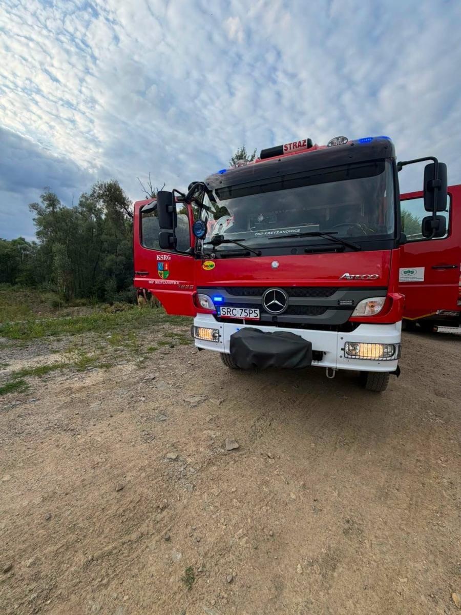 Zdjęcie w galerii na portalu naszraciborz.pl: Tajemniczy pożar auta na Polderze Buków. Samochód doszczętnie spłonął wiadomości z regionu