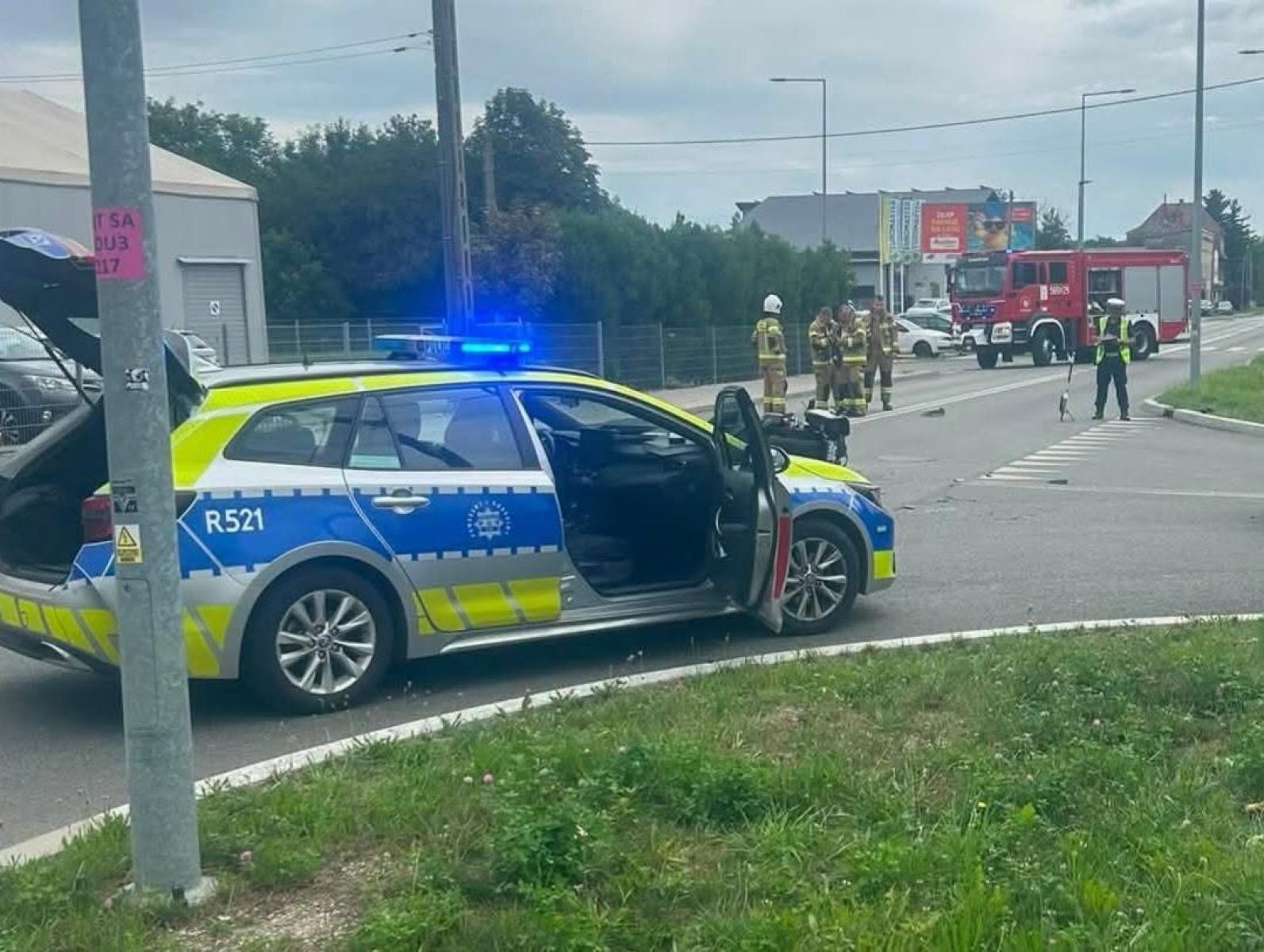 Zdjęcie w galerii na portalu naszraciborz.pl: Wypadek na Rybnickiej. Motocyklista z urazem głowy przewieziony do szpitala wiadomości z regionu