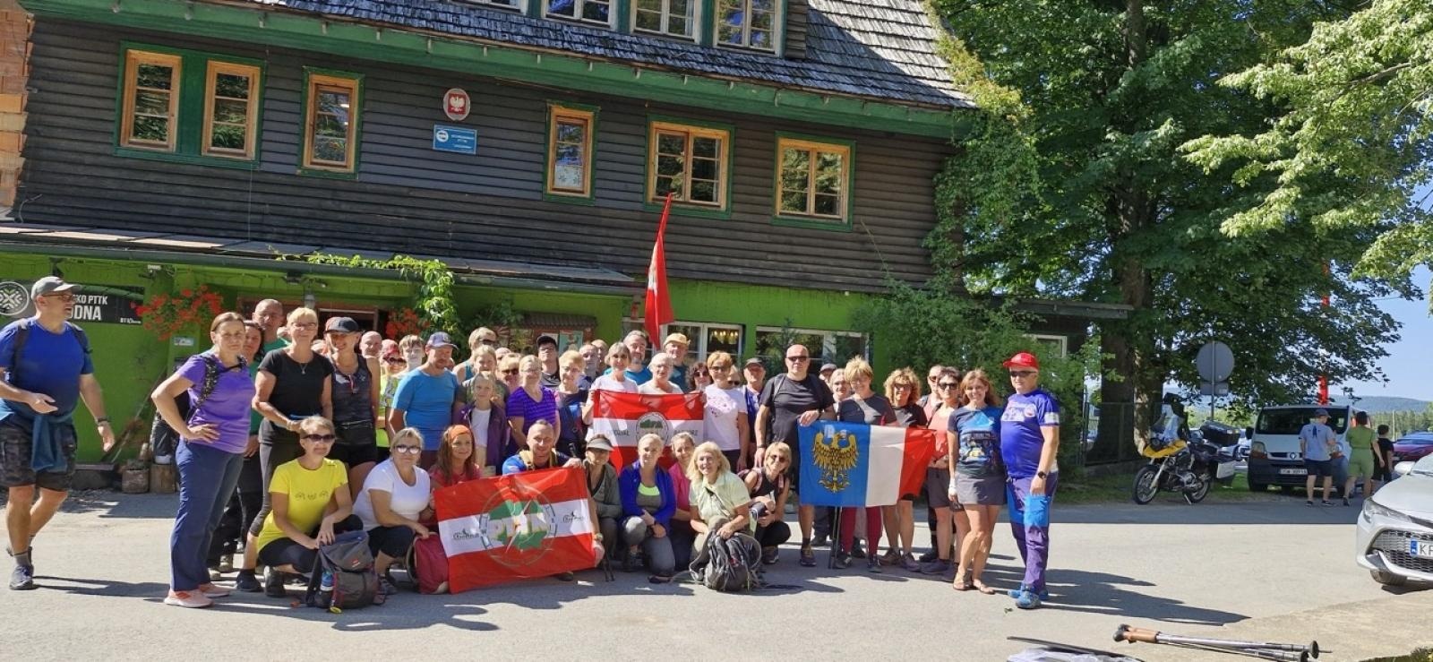 Zdjęcie w galerii na portalu naszraciborz.pl: Zdobyli Orlicę i Jagodną, wybierają się na Lubomir. 75 turystów z Raciborza na kolejnej wyprawie PTTK wiadomości z regionu