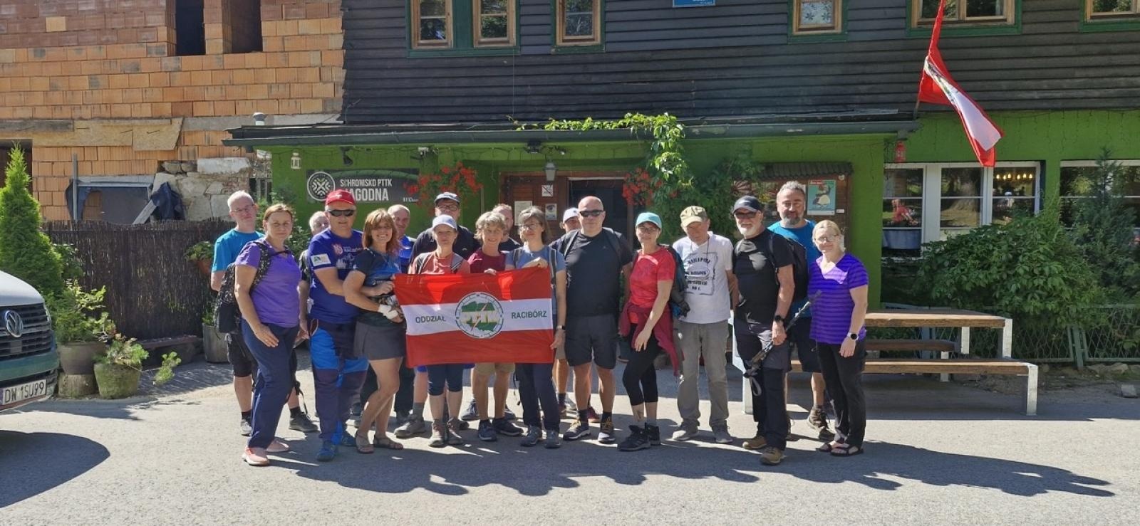 Zdjęcie w galerii na portalu naszraciborz.pl: Zdobyli Orlicę i Jagodną, wybierają się na Lubomir. 75 turystów z Raciborza na kolejnej wyprawie PTTK wiadomości z regionu