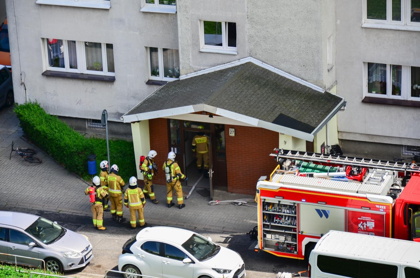 Zdjęcie w galerii na portalu naszraciborz.pl: Pięć zastępów w akcji. Interwencja straży także przy ul. Katowickiej wiadomości z regionu