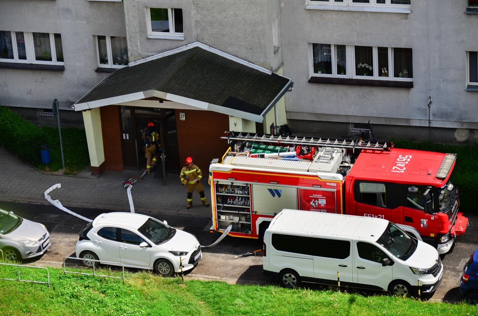 Zdjęcie w galerii na portalu naszraciborz.pl: Pięć zastępów w akcji. Interwencja straży także przy ul. Katowickiej wiadomości z regionu