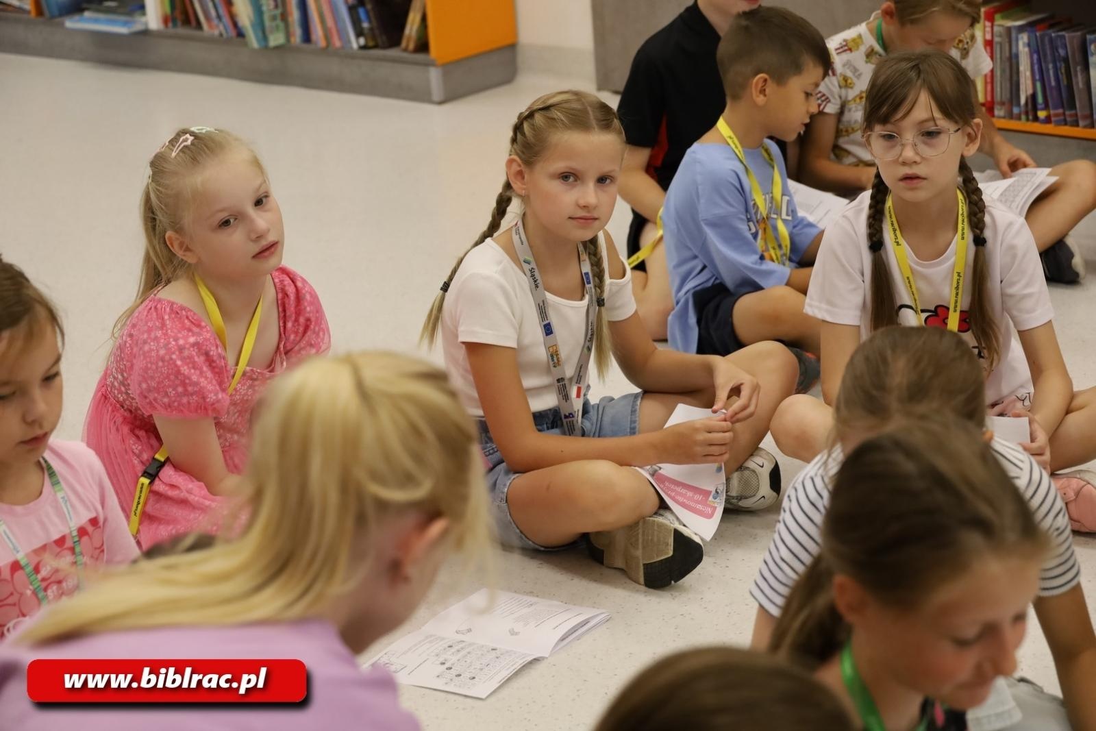 Zdjęcie w galerii na portalu naszraciborz.pl: Lato z Biblioteką: Niesamowite przygody dziesięciu skarpetek wiadomości z regionu