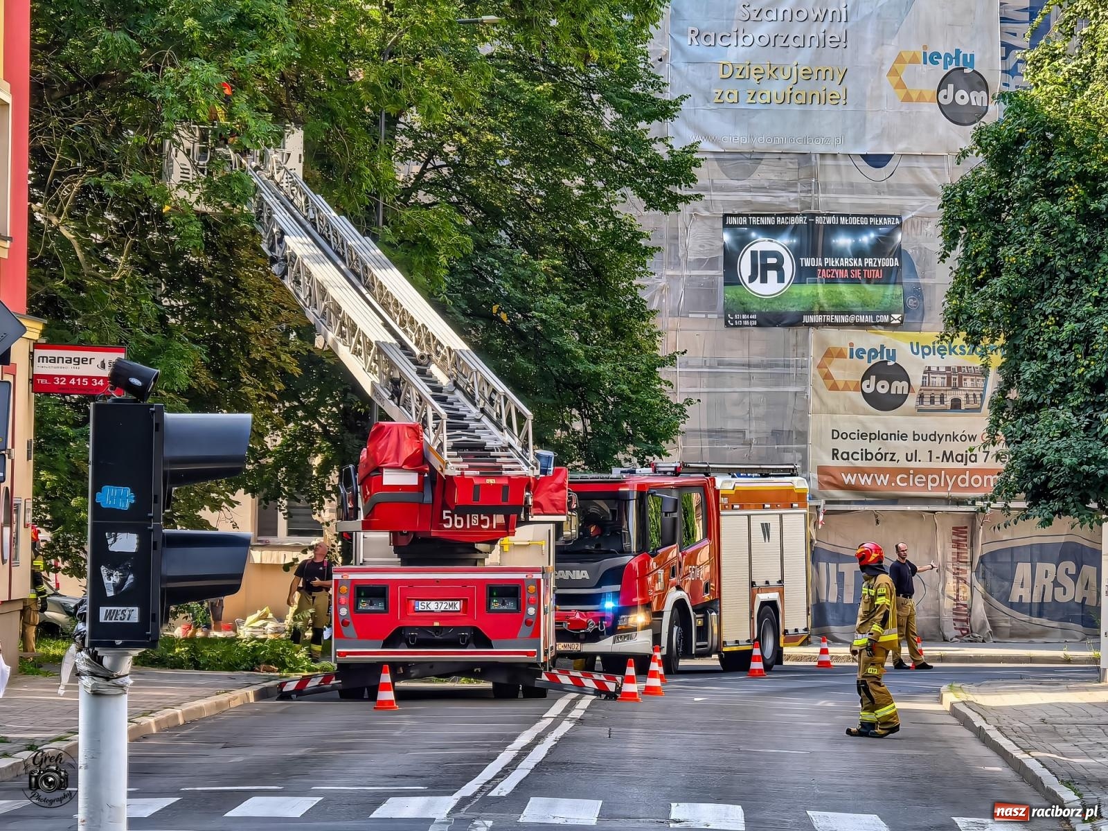 Zdjęcie w galerii na portalu naszraciborz.pl: Pożar altanki działkowej w Kuźni Raciborskiej. Strażacy interweniowali sześć razy wiadomości z regionu