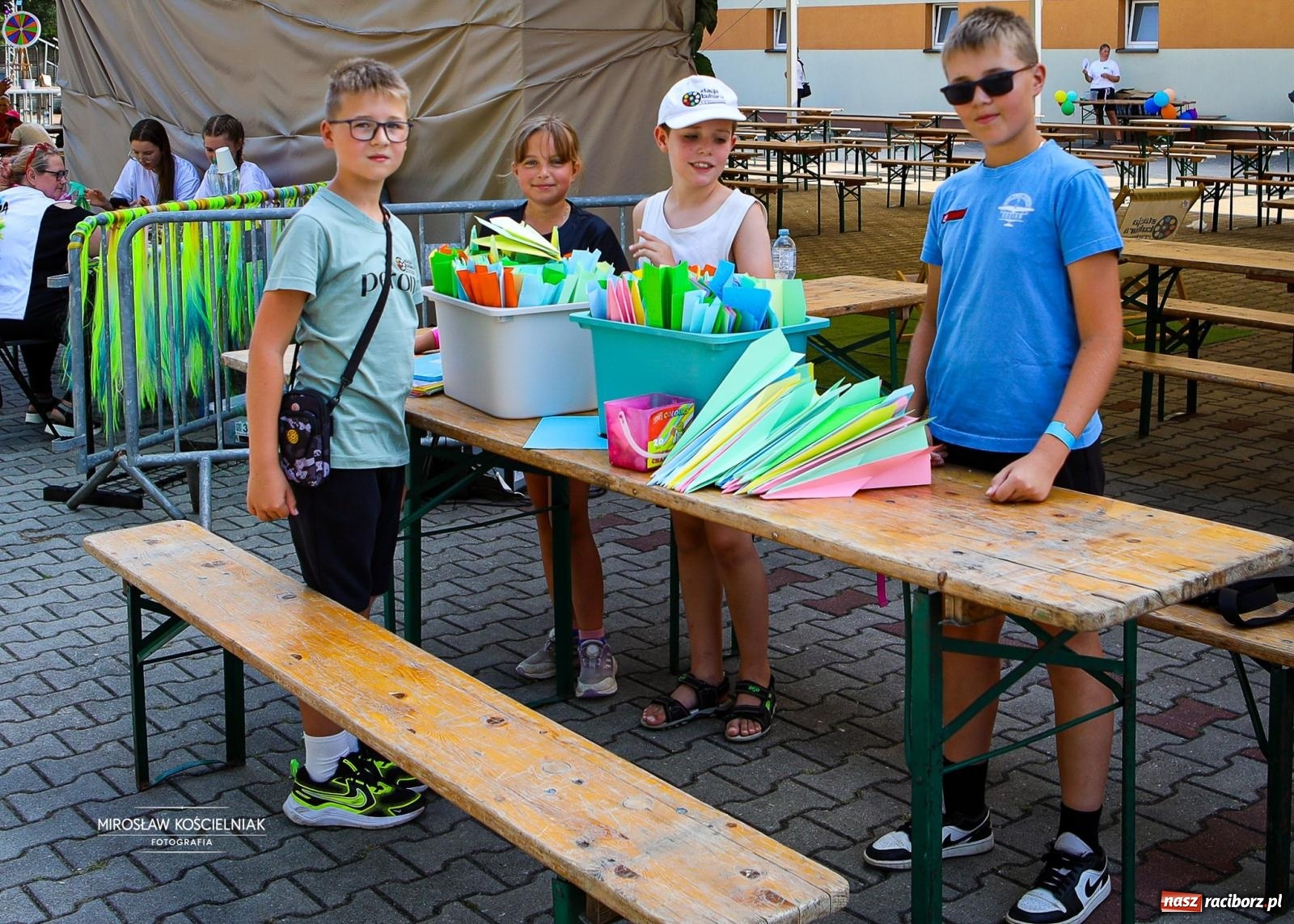 Zdjęcie w galerii na portalu naszraciborz.pl: Eksplozja barw i laserowe widowisko ponownie zagościły w Pietrowicach Wielkich wiadomości z regionu