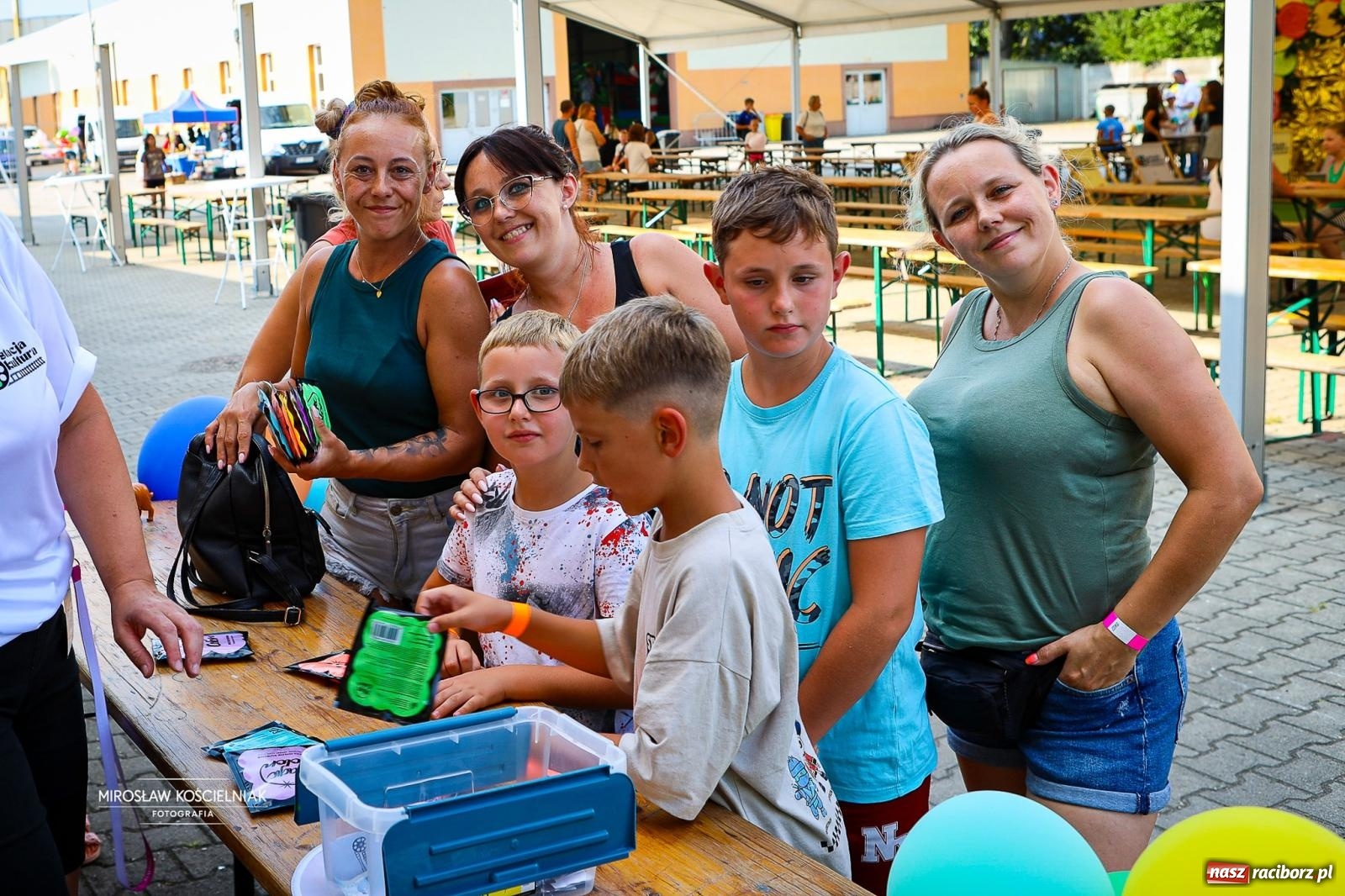 Zdjęcie w galerii na portalu naszraciborz.pl: Eksplozja barw i laserowe widowisko ponownie zagościły w Pietrowicach Wielkich wiadomości z regionu