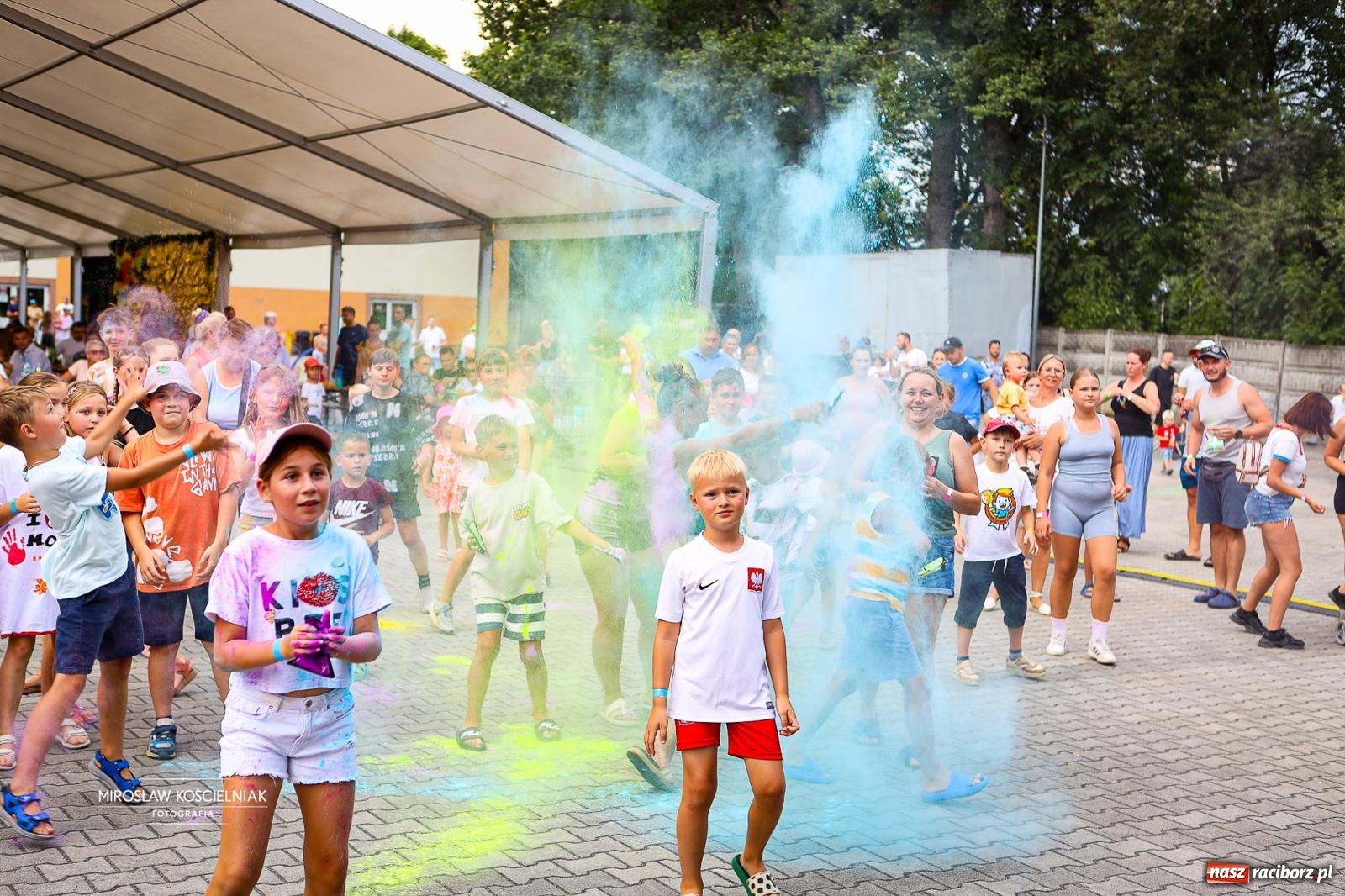 Zdjęcie w galerii na portalu naszraciborz.pl: Eksplozja barw i laserowe widowisko ponownie zagościły w Pietrowicach Wielkich wiadomości z regionu