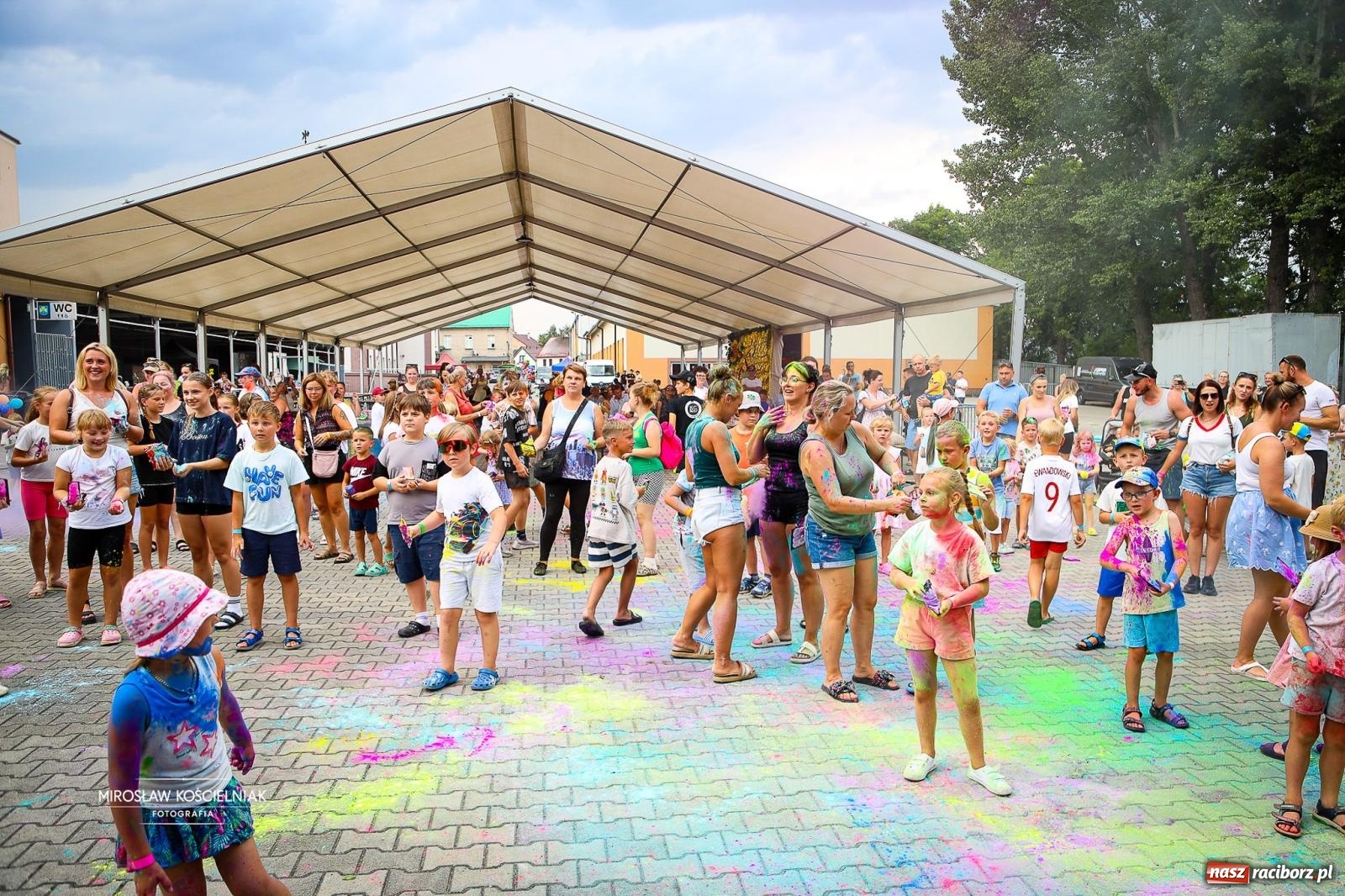 Zdjęcie w galerii na portalu naszraciborz.pl: Eksplozja barw i laserowe widowisko ponownie zagościły w Pietrowicach Wielkich wiadomości z regionu