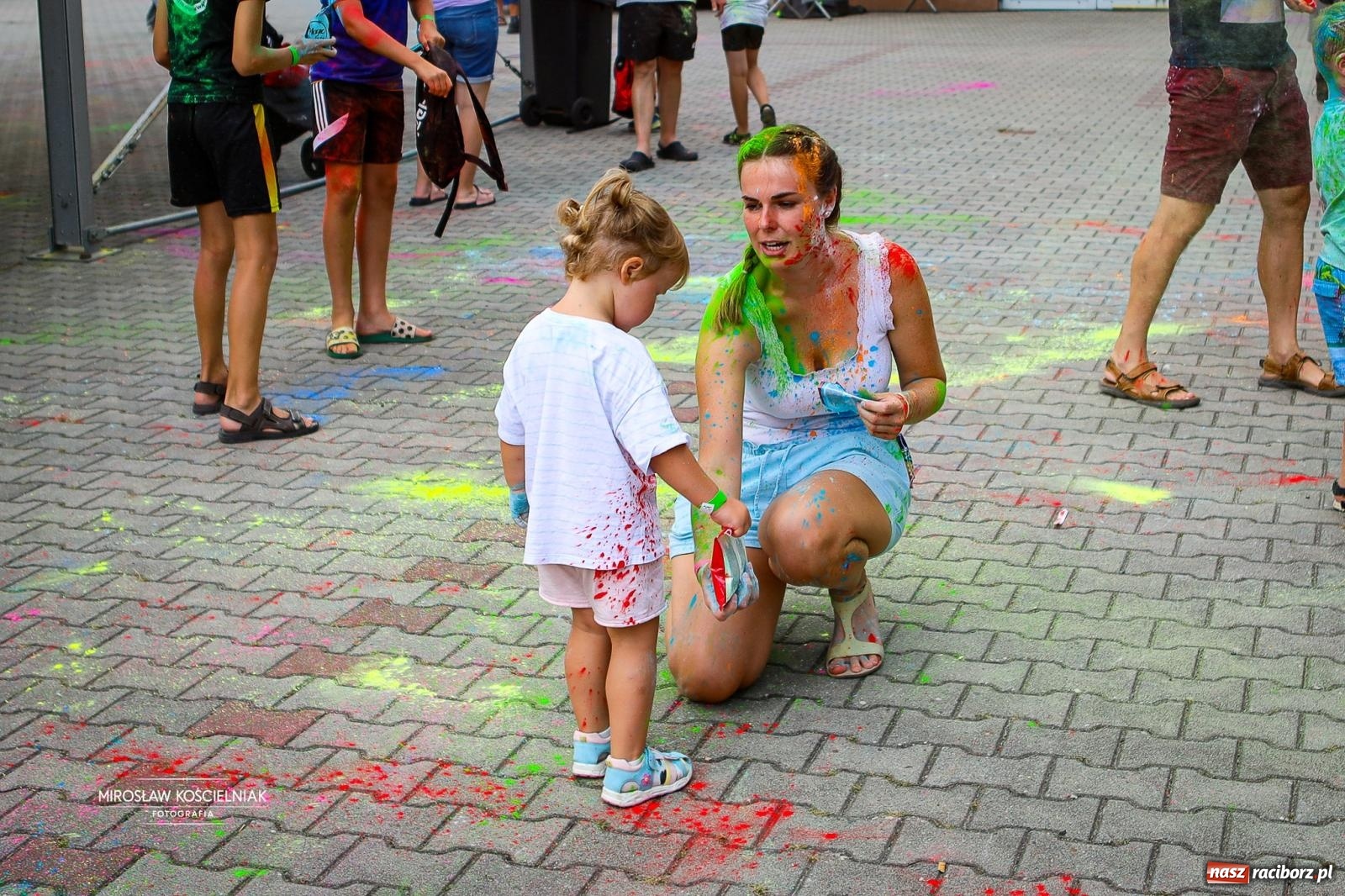 Zdjęcie w galerii na portalu naszraciborz.pl: Eksplozja barw i laserowe widowisko ponownie zagościły w Pietrowicach Wielkich wiadomości z regionu