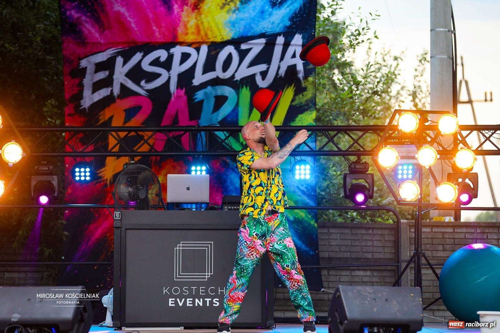 Zdjęcie w galerii na portalu naszraciborz.pl: Eksplozja barw i laserowe widowisko ponownie zagościły w Pietrowicach Wielkich wiadomości z regionu