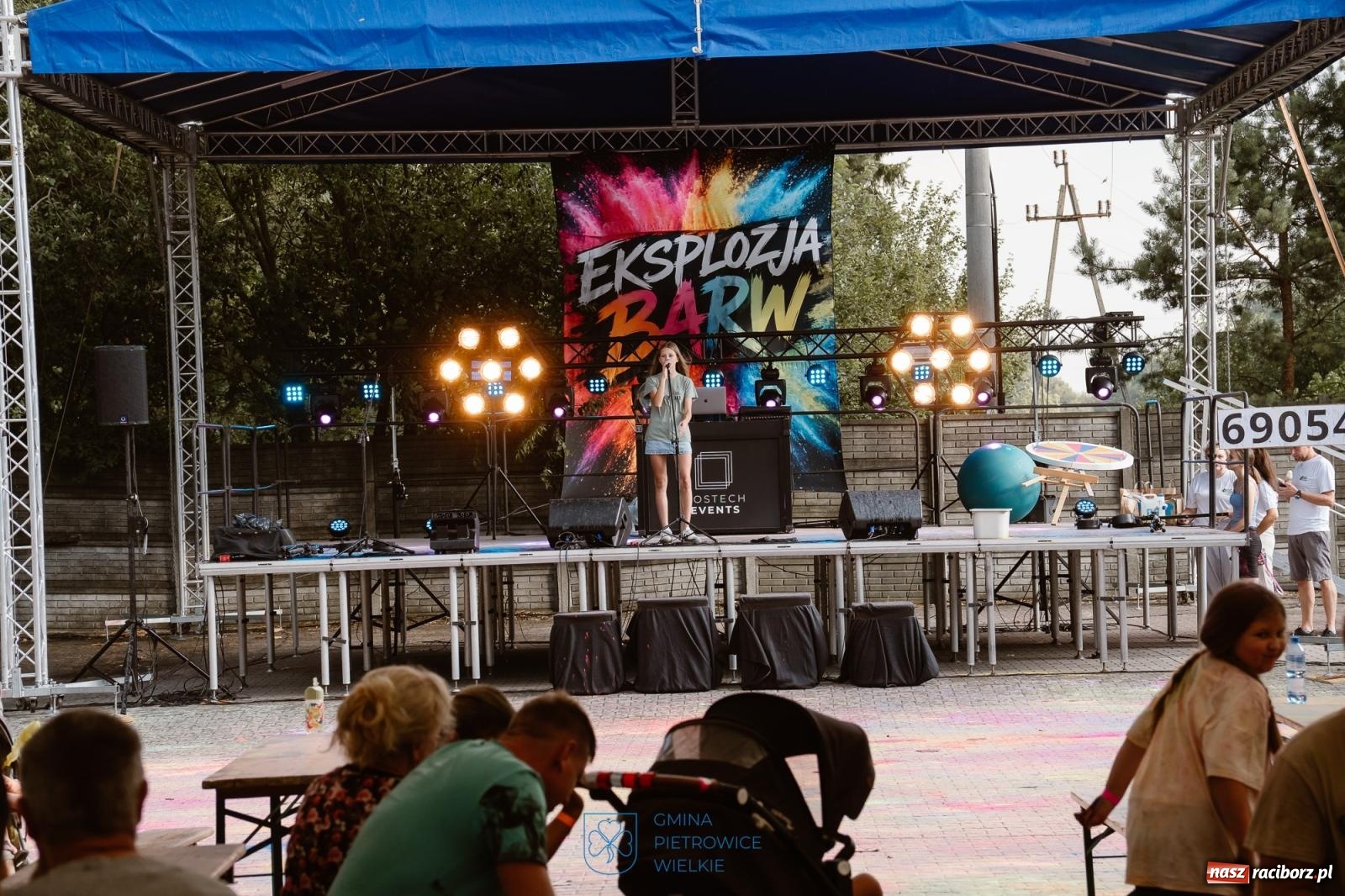 Zdjęcie w galerii na portalu naszraciborz.pl: Eksplozja barw i laserowe widowisko ponownie zagościły w Pietrowicach Wielkich wiadomości z regionu