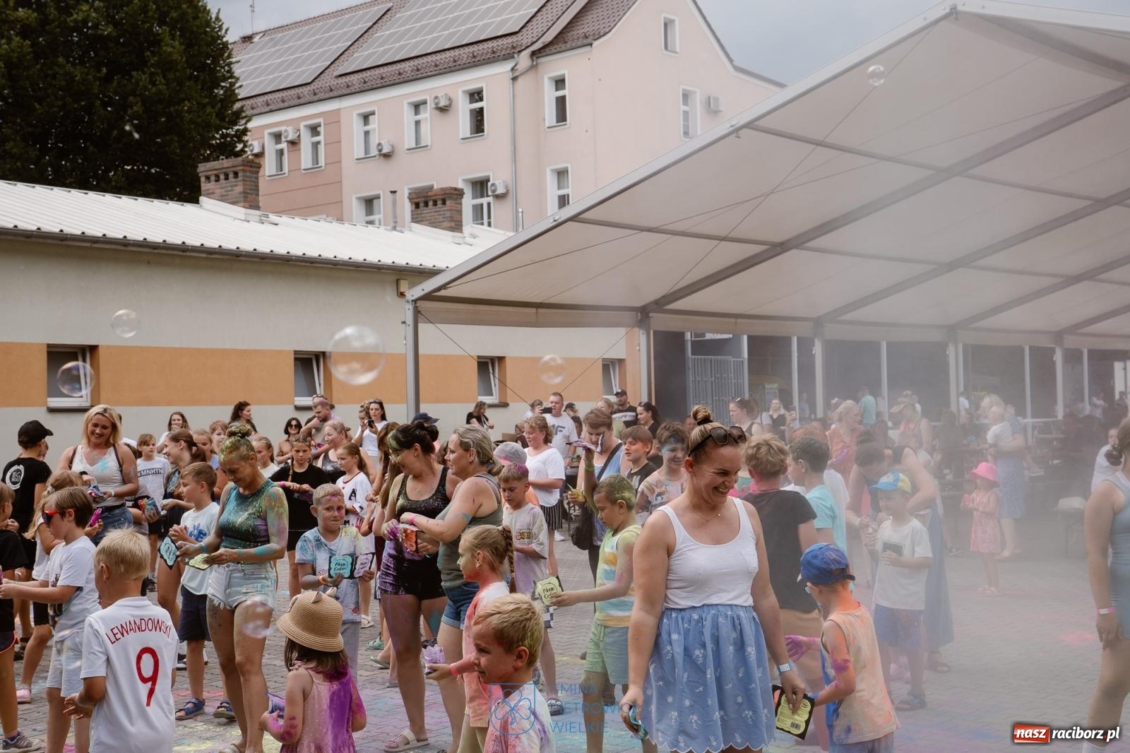 Zdjęcie w galerii na portalu naszraciborz.pl: Eksplozja barw i laserowe widowisko ponownie zagościły w Pietrowicach Wielkich wiadomości z regionu