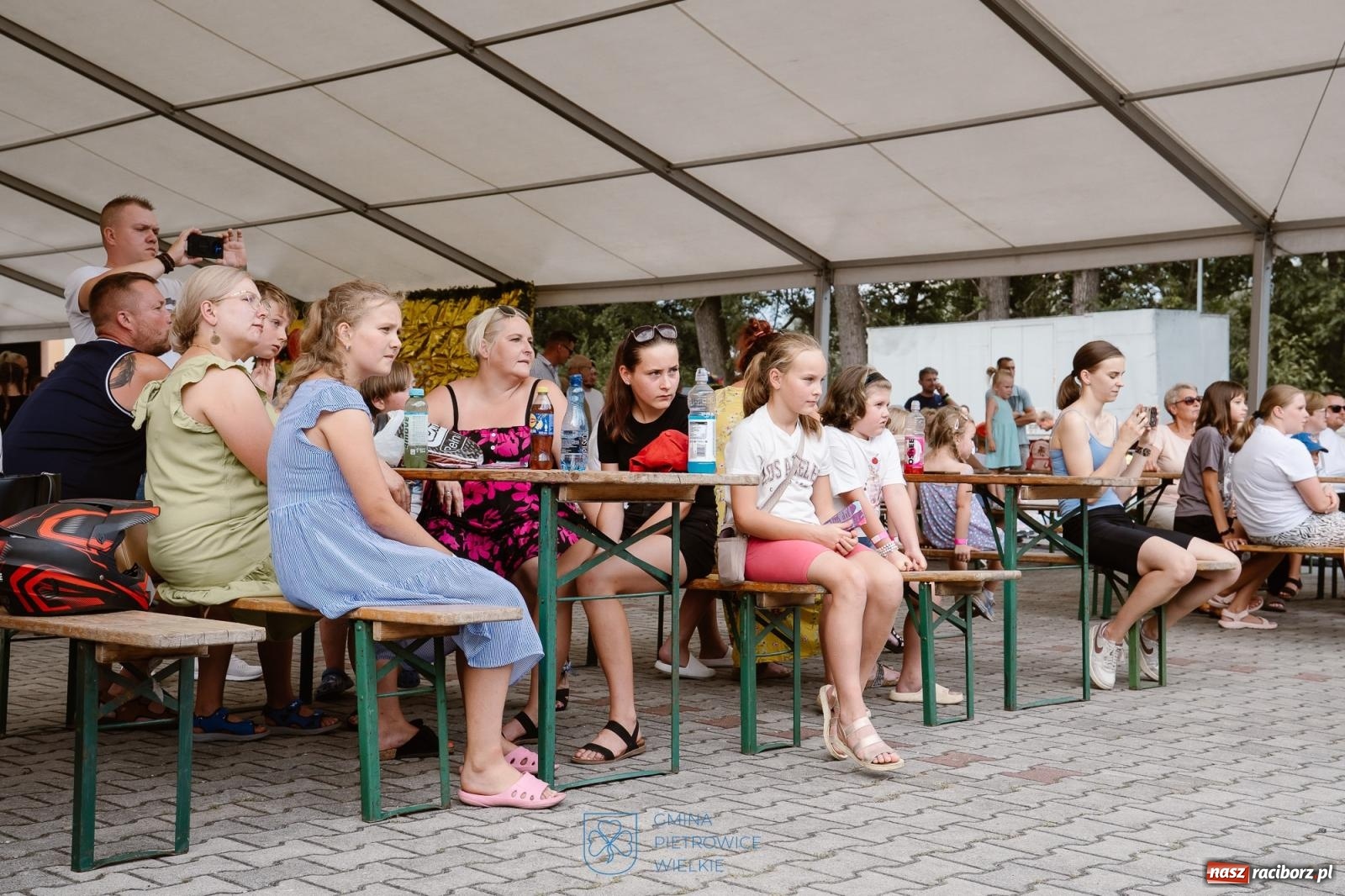 Zdjęcie w galerii na portalu naszraciborz.pl: Eksplozja barw i laserowe widowisko ponownie zagościły w Pietrowicach Wielkich wiadomości z regionu