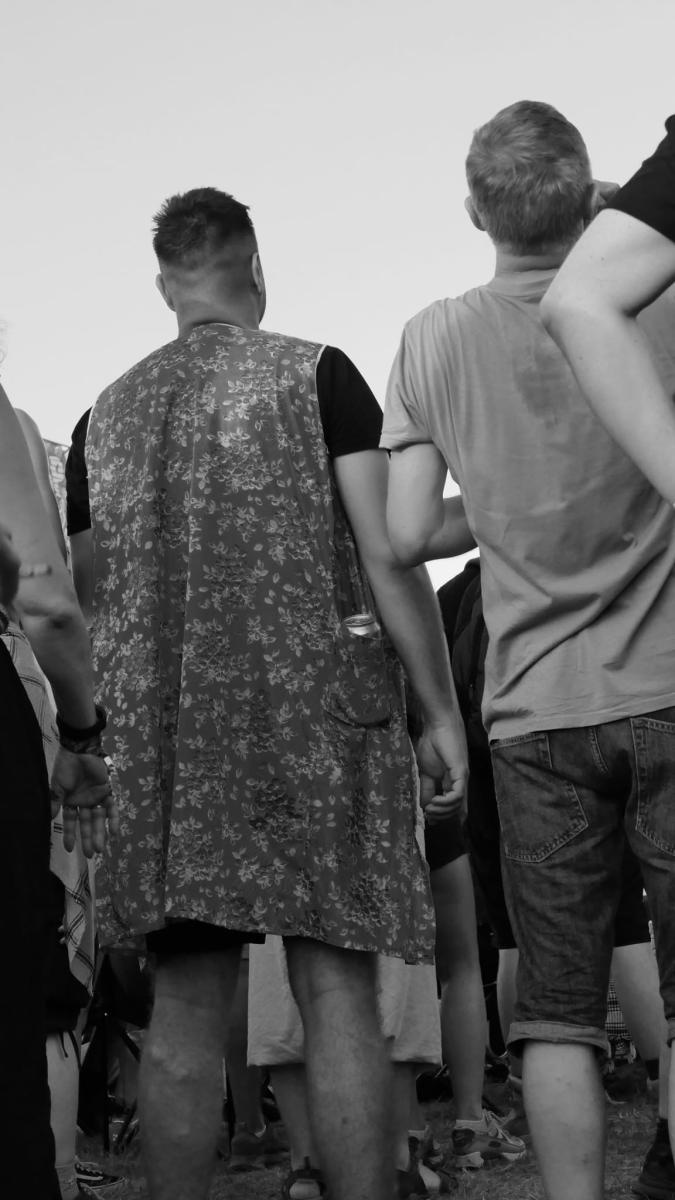 Zdjęcie w galerii na portalu naszraciborz.pl: Racibórz na Pol'and'Rock Festival w czarno-białym kadrze wiadomości z regionu