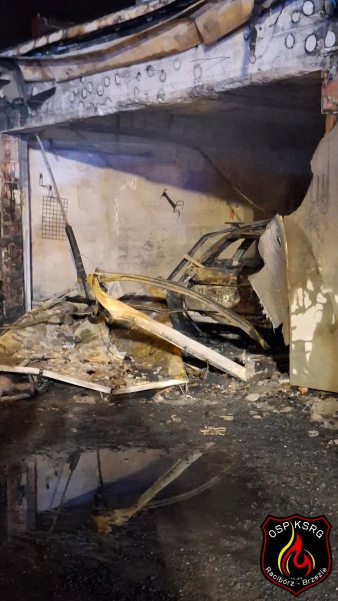 Zdjęcie w galerii na portalu naszraciborz.pl: Nocny pożar garażu w Kornowacu. Straty oszacowano na 450 tysięcy złotych wiadomości z regionu