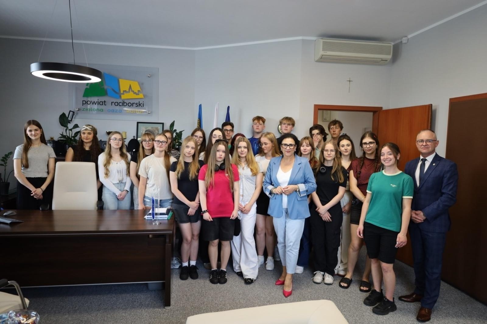 Zdjęcie w galerii na portalu naszraciborz.pl: Młodzi poznawali samorząd od kuchni. Zakończyła się pierwsza edycja projektu edukacyjnego wiadomości z regionu