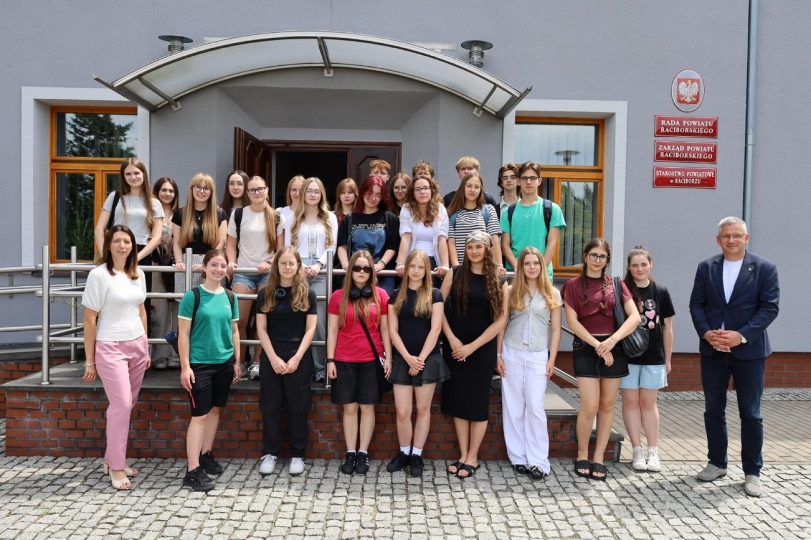 Zdjęcie w galerii na portalu naszraciborz.pl: Młodzi poznawali samorząd od kuchni. Zakończyła się pierwsza edycja projektu edukacyjnego wiadomości z regionu