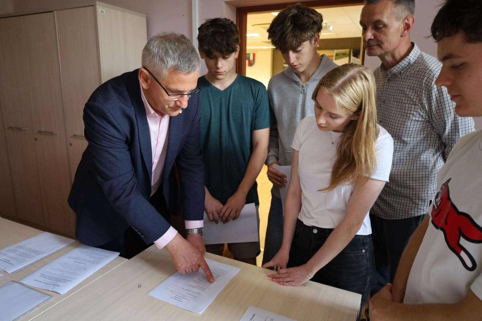 Zdjęcie w galerii na portalu naszraciborz.pl: Młodzi poznawali samorząd od kuchni. Zakończyła się pierwsza edycja projektu edukacyjnego wiadomości z regionu