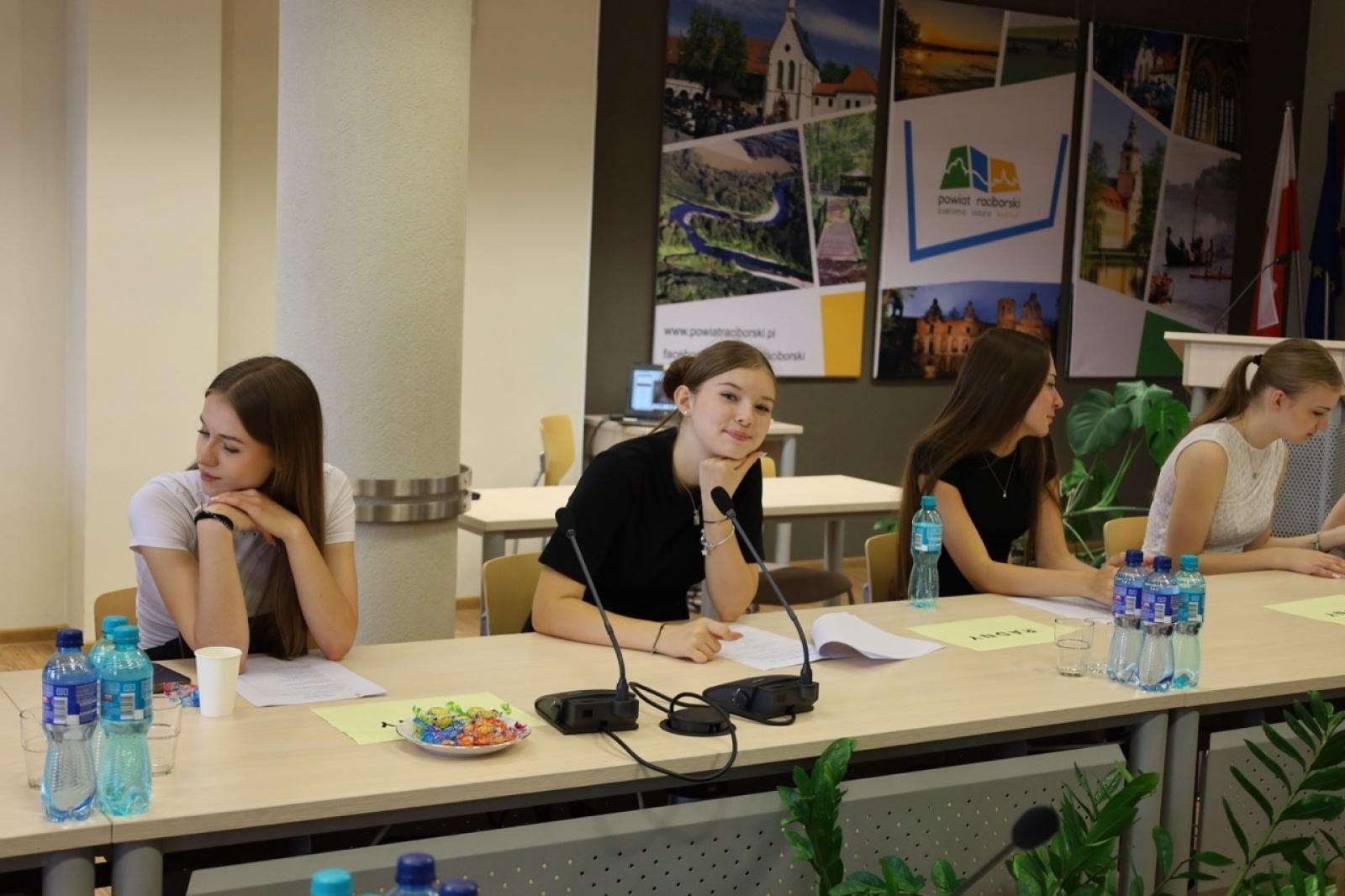 Zdjęcie w galerii na portalu naszraciborz.pl: Młodzi poznawali samorząd od kuchni. Zakończyła się pierwsza edycja projektu edukacyjnego wiadomości z regionu