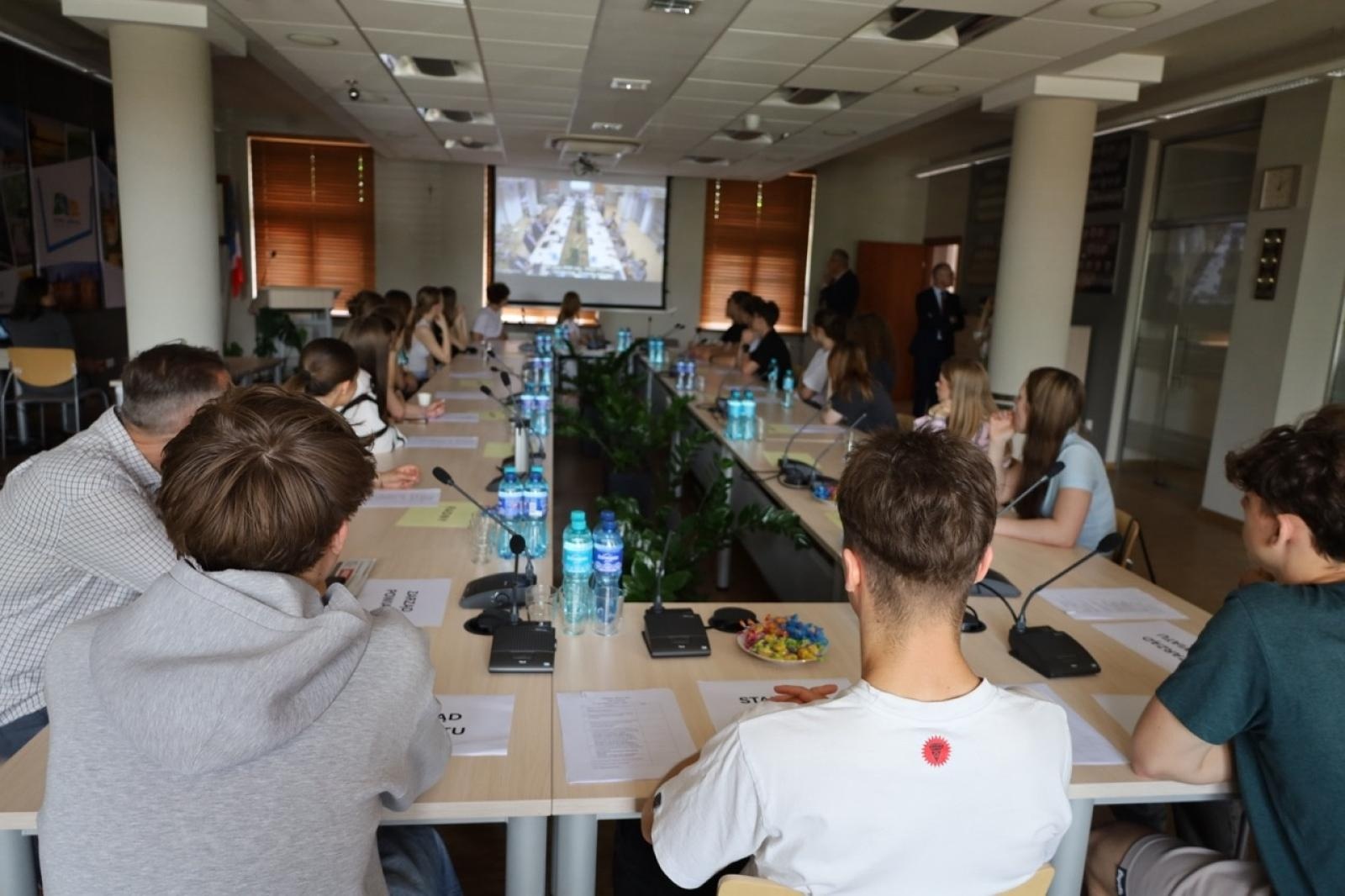 Zdjęcie w galerii na portalu naszraciborz.pl: Młodzi poznawali samorząd od kuchni. Zakończyła się pierwsza edycja projektu edukacyjnego wiadomości z regionu