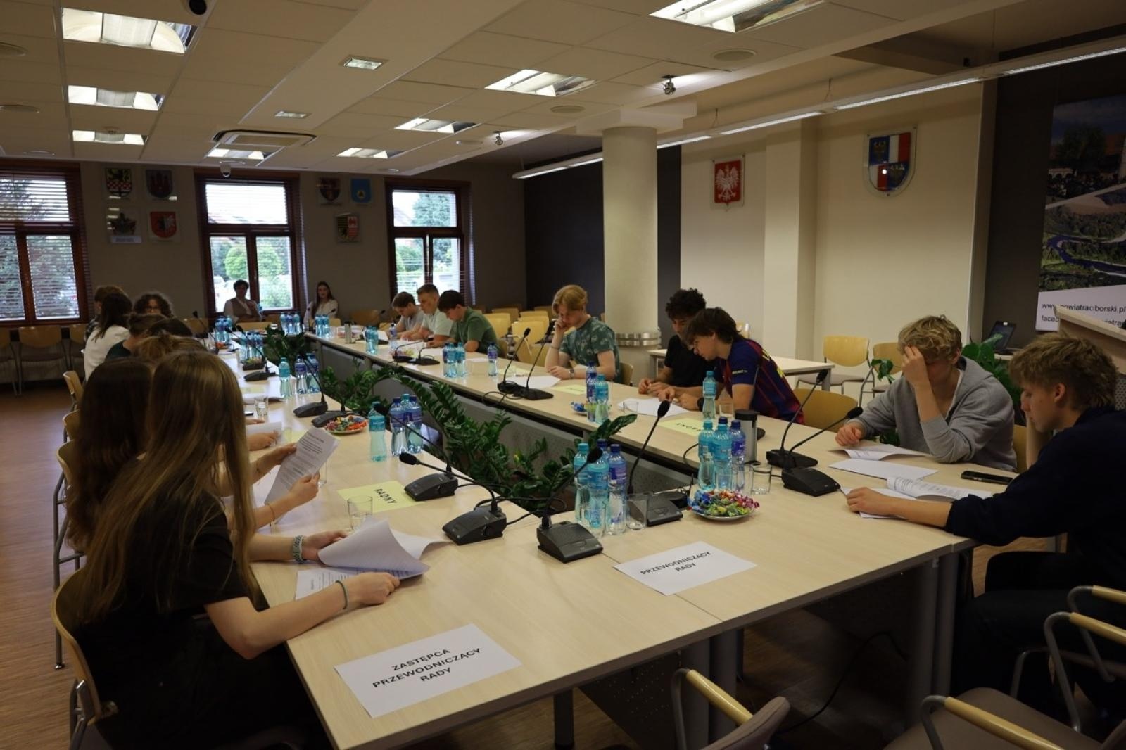 Zdjęcie w galerii na portalu naszraciborz.pl: Młodzi poznawali samorząd od kuchni. Zakończyła się pierwsza edycja projektu edukacyjnego wiadomości z regionu