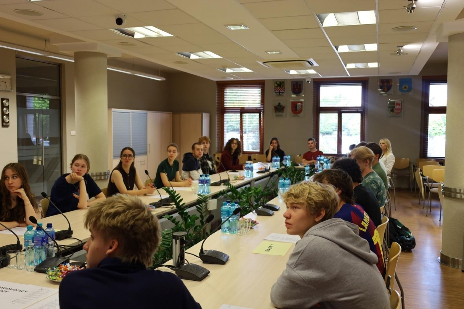 Zdjęcie w galerii na portalu naszraciborz.pl: Młodzi poznawali samorząd od kuchni. Zakończyła się pierwsza edycja projektu edukacyjnego wiadomości z regionu