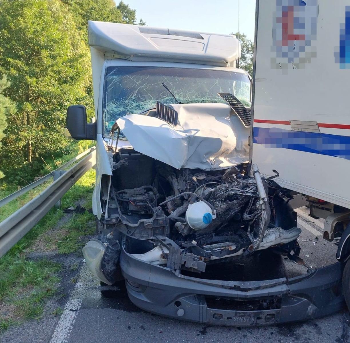 Zdjęcie w galerii na portalu naszraciborz.pl: Trzy pojazdy zderzyły się na skrzyżowaniu w Rudach Przeryciu wiadomości z regionu