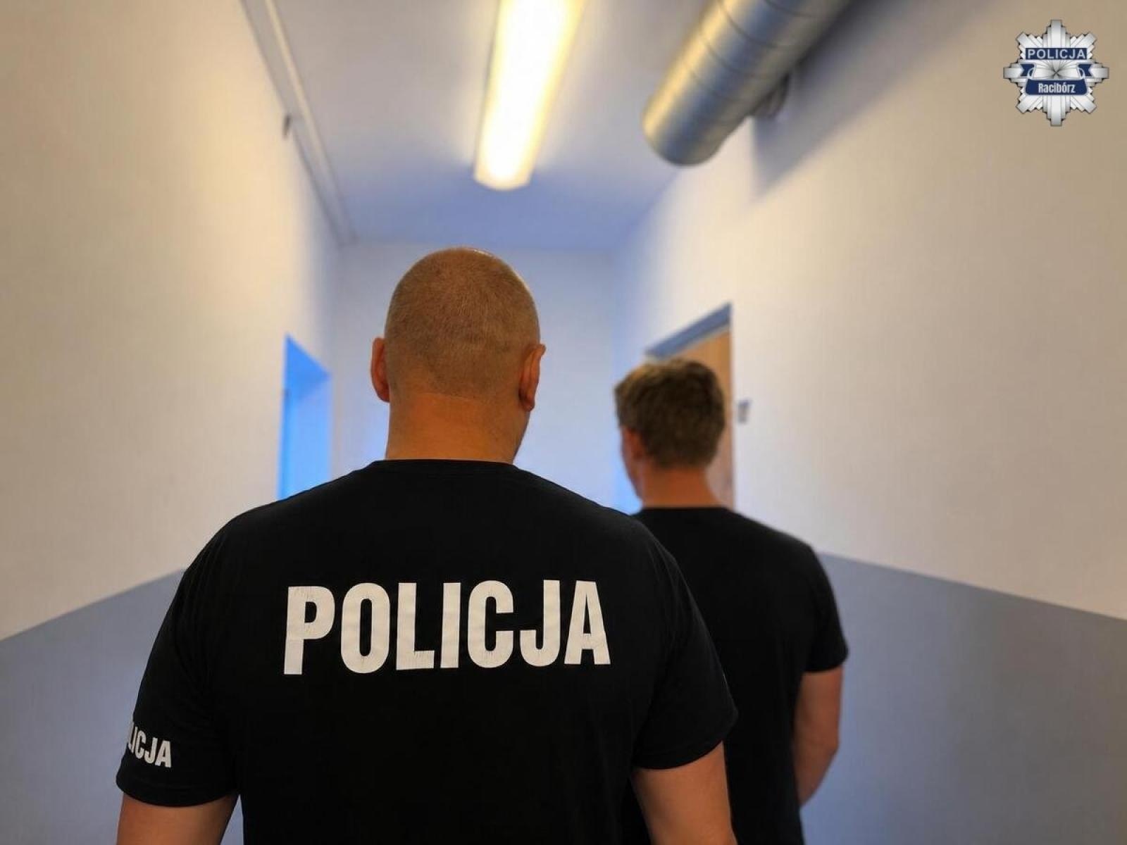 Zdjęcie w galerii na portalu naszraciborz.pl: Zaatakowali przypadkowego przechodnia. Chwilę później byli już w rękach policji wiadomości z regionu