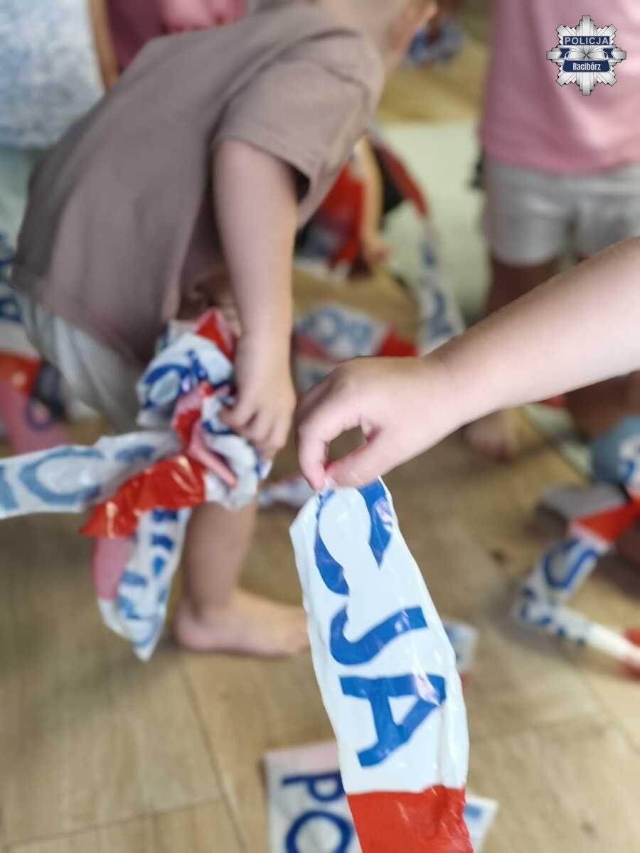 Zdjęcie w galerii na portalu naszraciborz.pl: Dzielnicowy odwiedził najmłodszych wiadomości z regionu