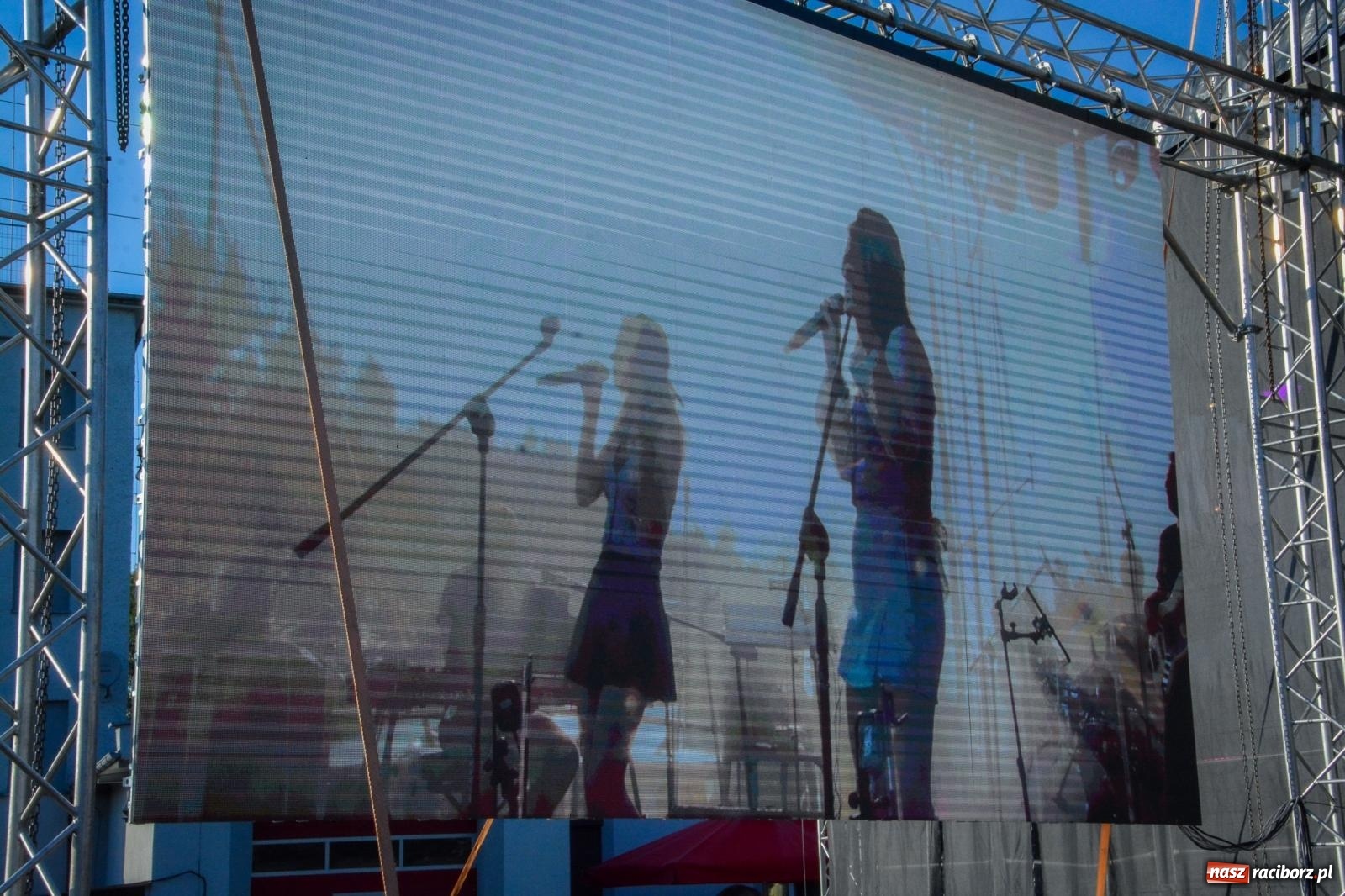 Zdjęcie w galerii na portalu naszraciborz.pl: W Brzeziu jak w Toskanii. Halina Mlynkova wystąpiła na festynie parafialnym [FOTO i WIDEO] wiadomości z regionu