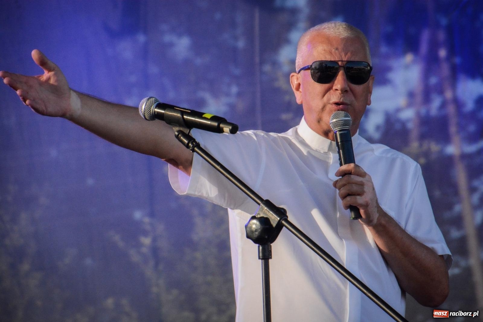 Zdjęcie w galerii na portalu naszraciborz.pl: W Brzeziu jak w Toskanii. Halina Mlynkova wystąpiła na festynie parafialnym [FOTO i WIDEO] wiadomości z regionu