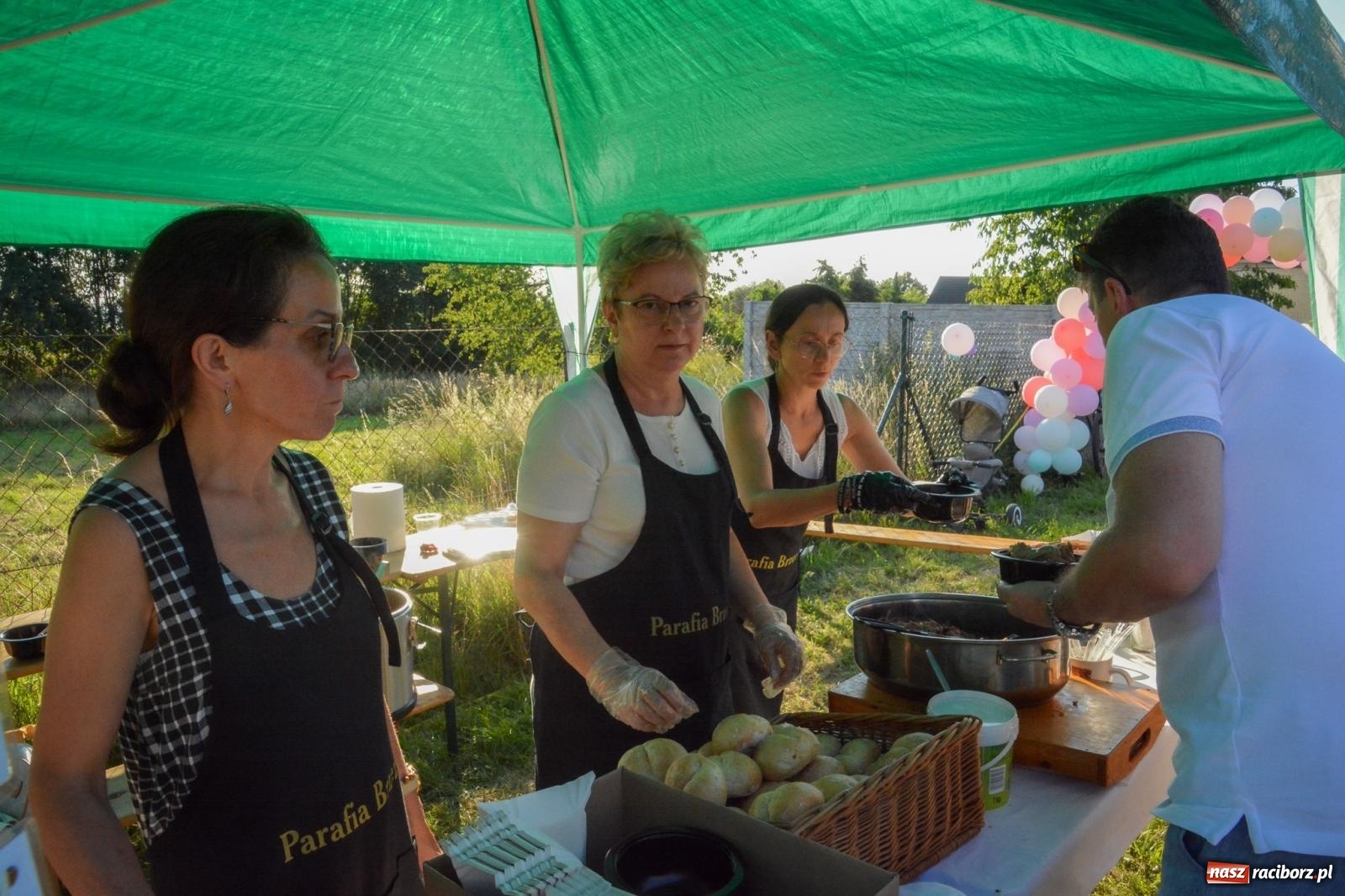 Zdjęcie w galerii na portalu naszraciborz.pl: W Brzeziu jak w Toskanii. Halina Mlynkova wystąpiła na festynie parafialnym [FOTO i WIDEO] wiadomości z regionu