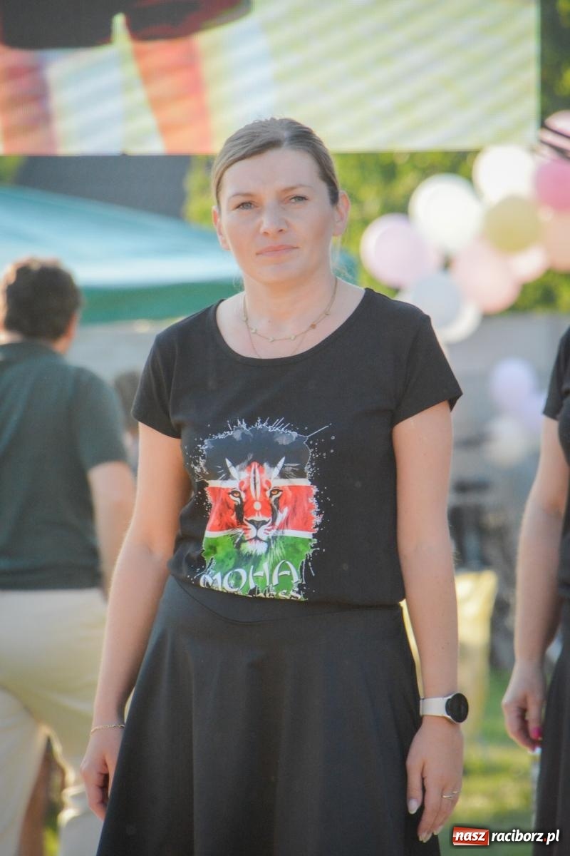 Zdjęcie w galerii na portalu naszraciborz.pl: W Brzeziu jak w Toskanii. Halina Mlynkova wystąpiła na festynie parafialnym [FOTO i WIDEO] wiadomości z regionu