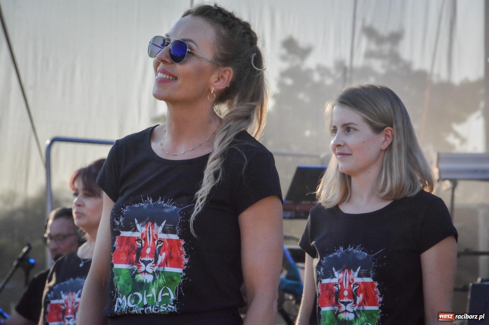 Zdjęcie w galerii na portalu naszraciborz.pl: W Brzeziu jak w Toskanii. Halina Mlynkova wystąpiła na festynie parafialnym [FOTO i WIDEO] wiadomości z regionu