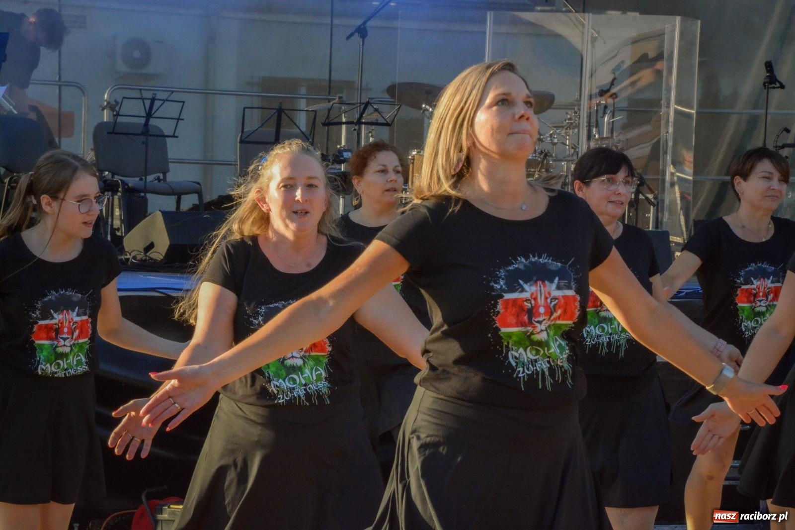 Zdjęcie w galerii na portalu naszraciborz.pl: W Brzeziu jak w Toskanii. Halina Mlynkova wystąpiła na festynie parafialnym [FOTO i WIDEO] wiadomości z regionu