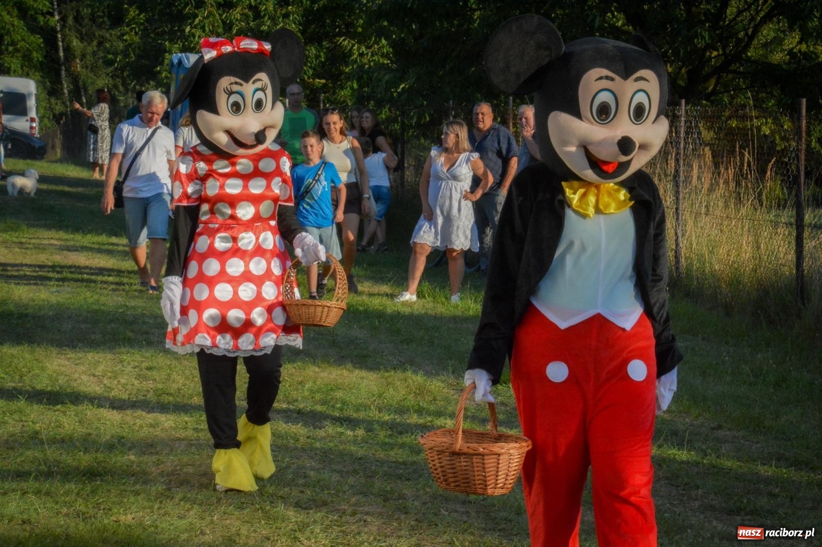 Zdjęcie w galerii na portalu naszraciborz.pl: W Brzeziu jak w Toskanii. Halina Mlynkova wystąpiła na festynie parafialnym [FOTO i WIDEO] wiadomości z regionu