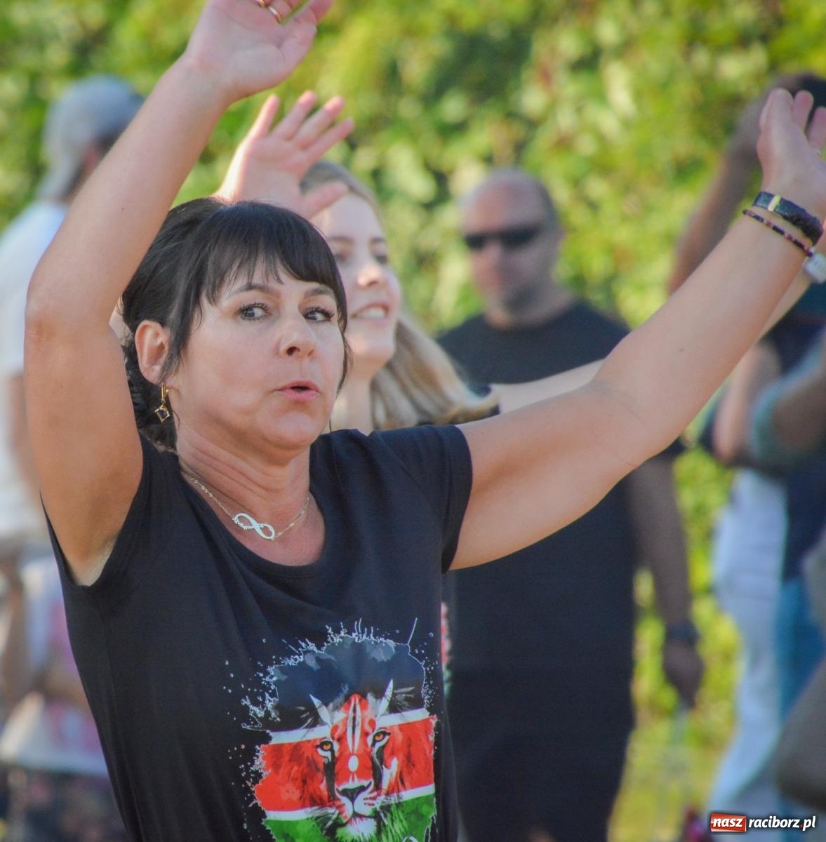 Zdjęcie w galerii na portalu naszraciborz.pl: W Brzeziu jak w Toskanii. Halina Mlynkova wystąpiła na festynie parafialnym [FOTO i WIDEO] wiadomości z regionu